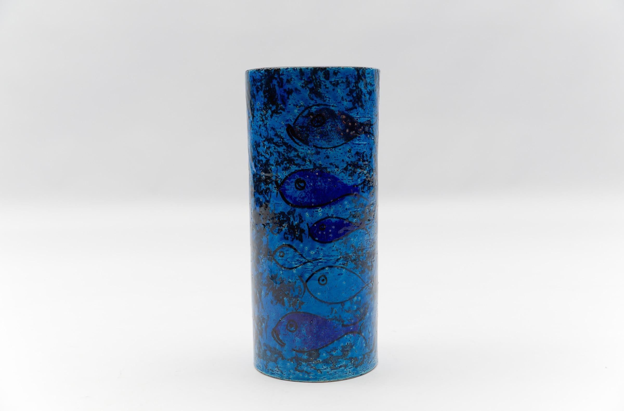 Vase en céramique à motifs de poissons, fait à la main par Londi pour Bitossi, années 1960

La couleur est très vive et extrêmement bien conservée. Très propre.

 


