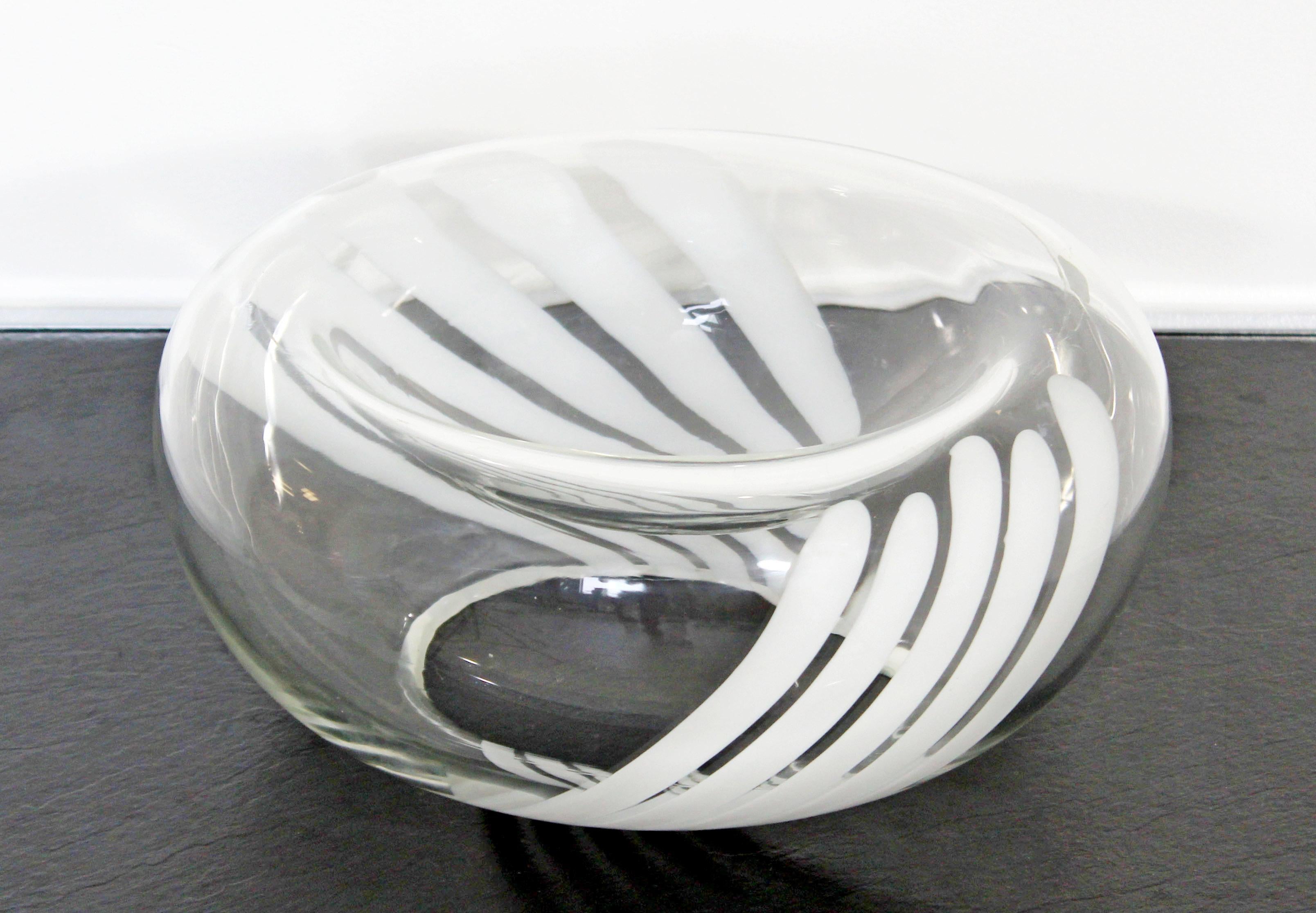 Late 20th Century Mid-Century Modern Handmade Murano Glass Art Bowl Alfredo Barbini, 1970s, Italy