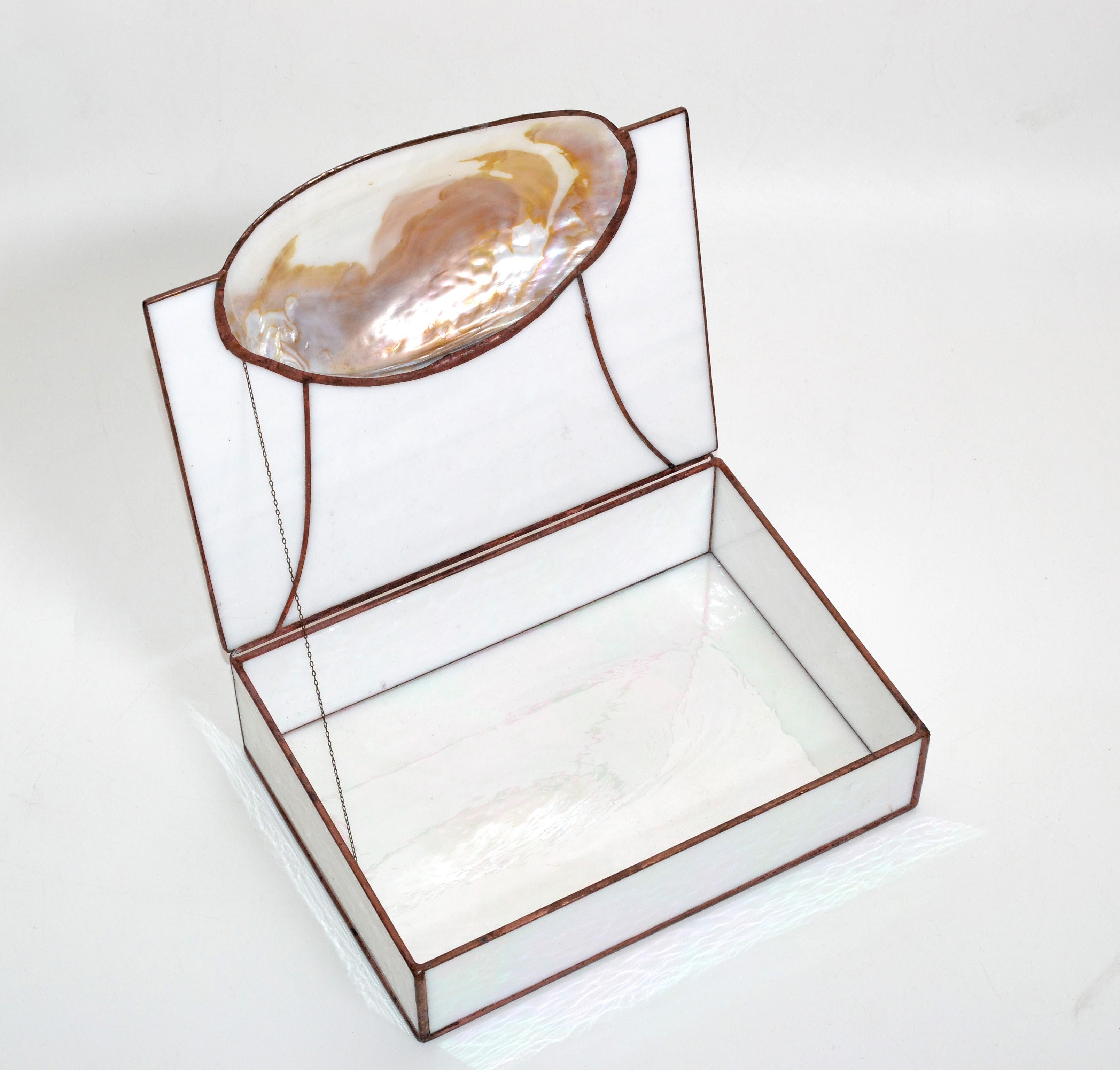 Mid-Century Modern Handmade Nautical Mother of Pearl & Seashell Decorative Box In Good Condition For Sale In Miami, FL