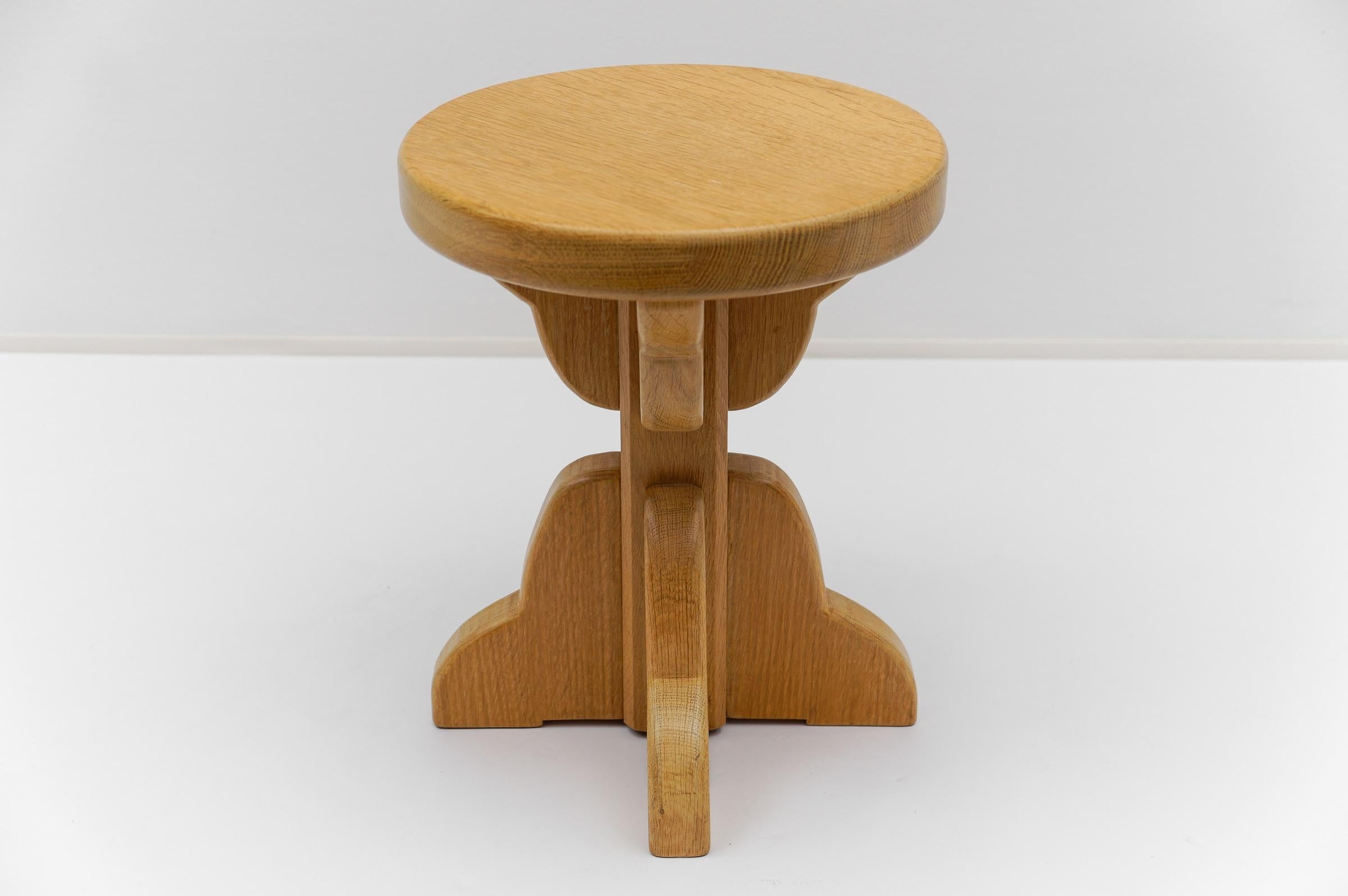Taburete moderno de mediados de siglo de roble hecho a mano, años 60 Francia Madera en venta