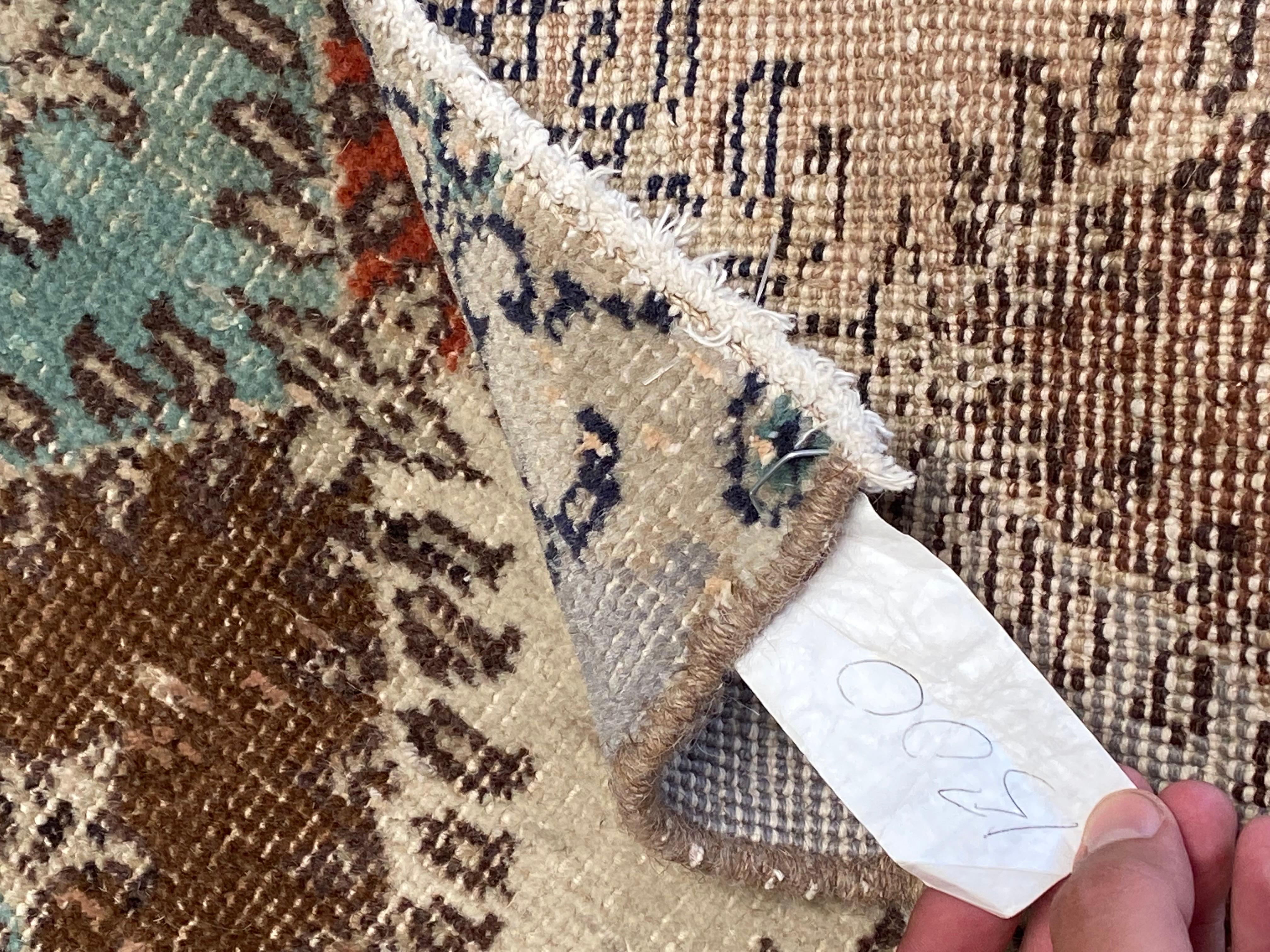 Moderner handgefertigter Teppich aus der Mitte des Jahrhunderts (Wolle) im Angebot