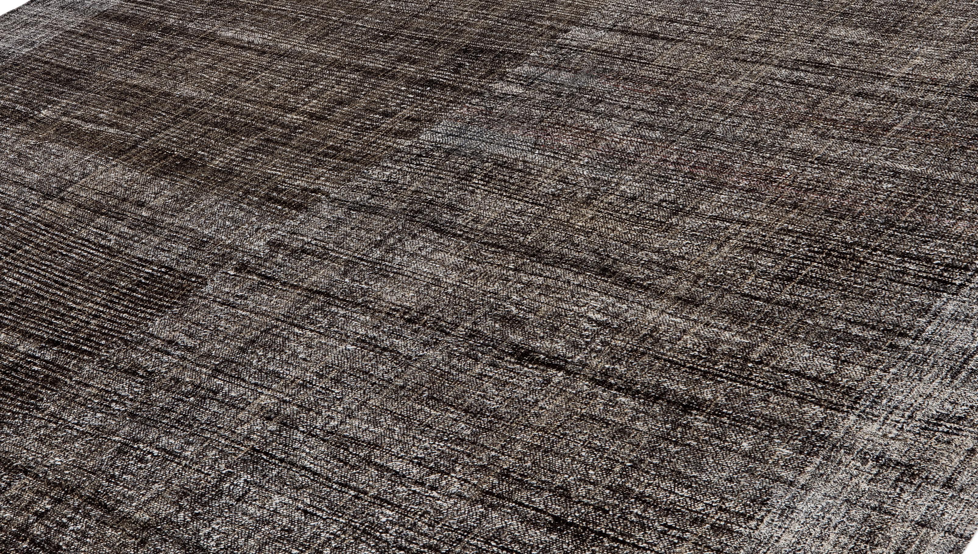 Mid-Century Modern Handwoven Pelas Rug in Natural Wool and Linen Tones (Moderne der Mitte des Jahrhunderts) im Angebot