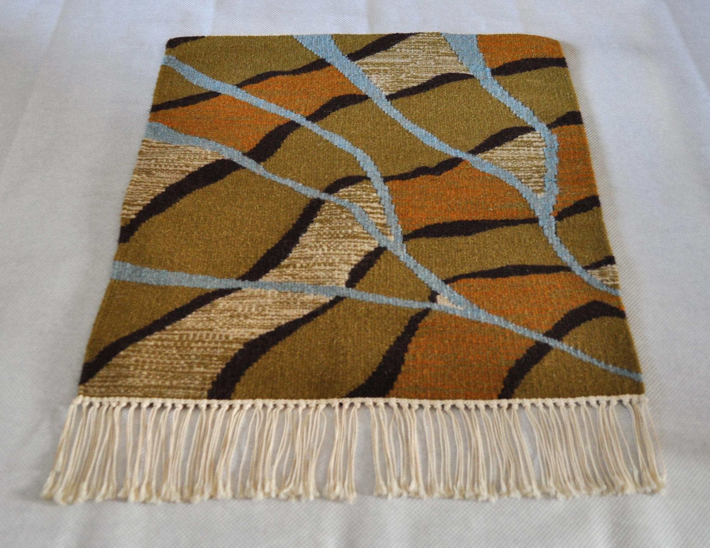 Handwoven Scandinavian vintage tapestry from the 1960s-1970s.
Designer unknown.
Handwoven wool on linen warp. Can be framed.

Dimensions: 50 W x 60 H cm.