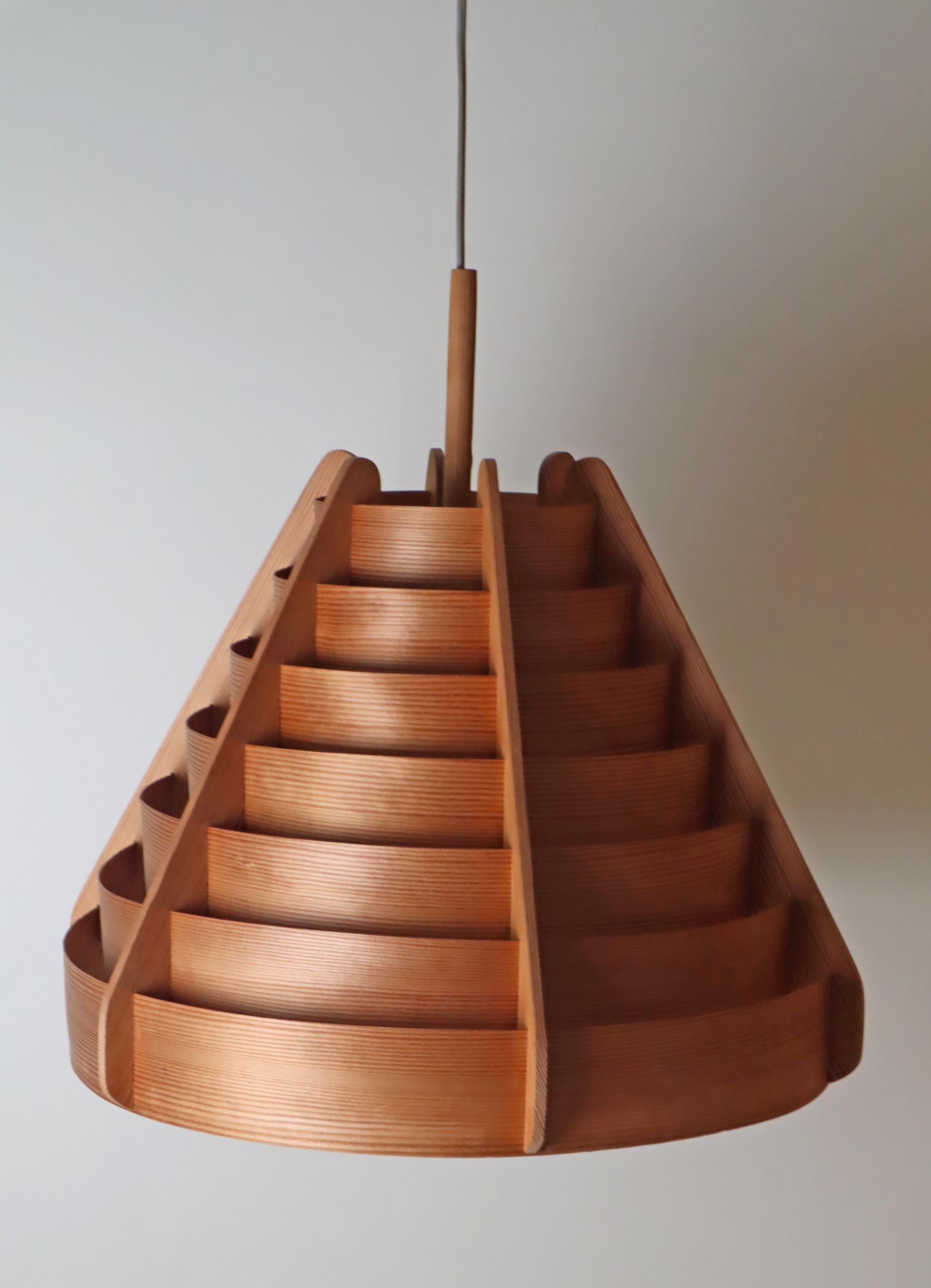 Lampe suspendue en bois du milieu du siècle par Hans-Agne Jakobsson, Suède, années 60 en vente 3