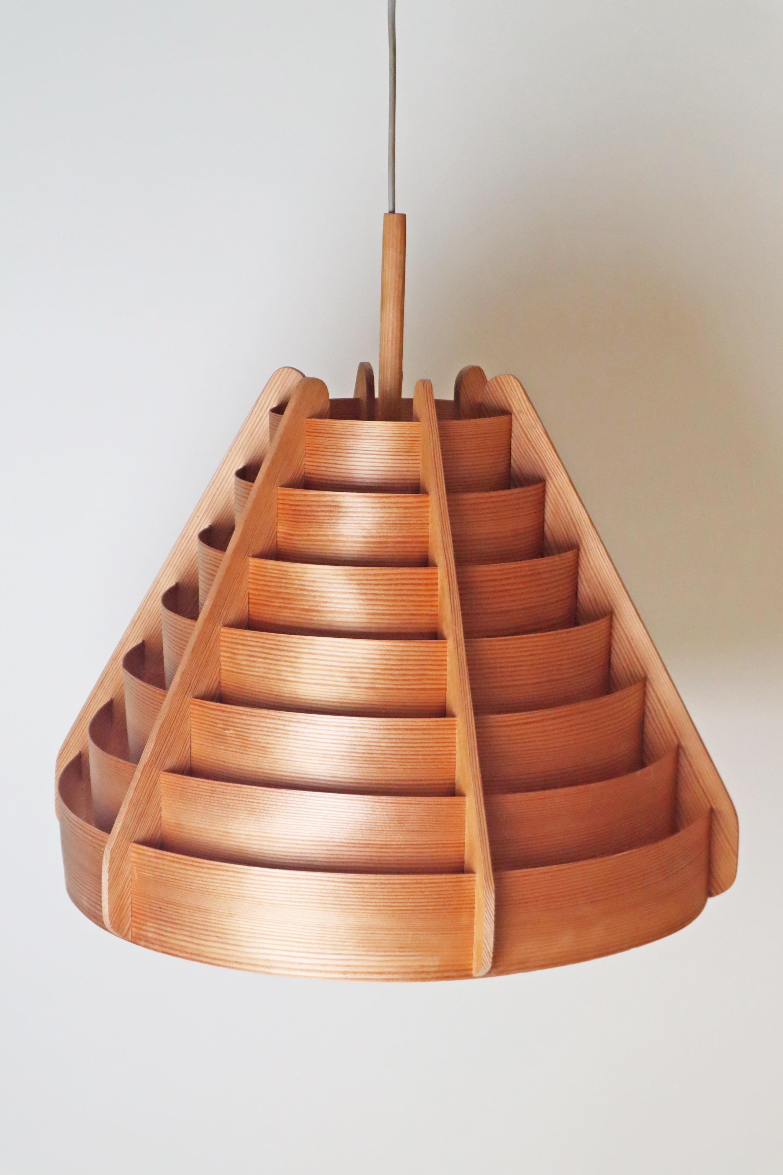 Lampe suspendue en bois du milieu du siècle par Hans-Agne Jakobsson, Suède, années 60 en vente 4