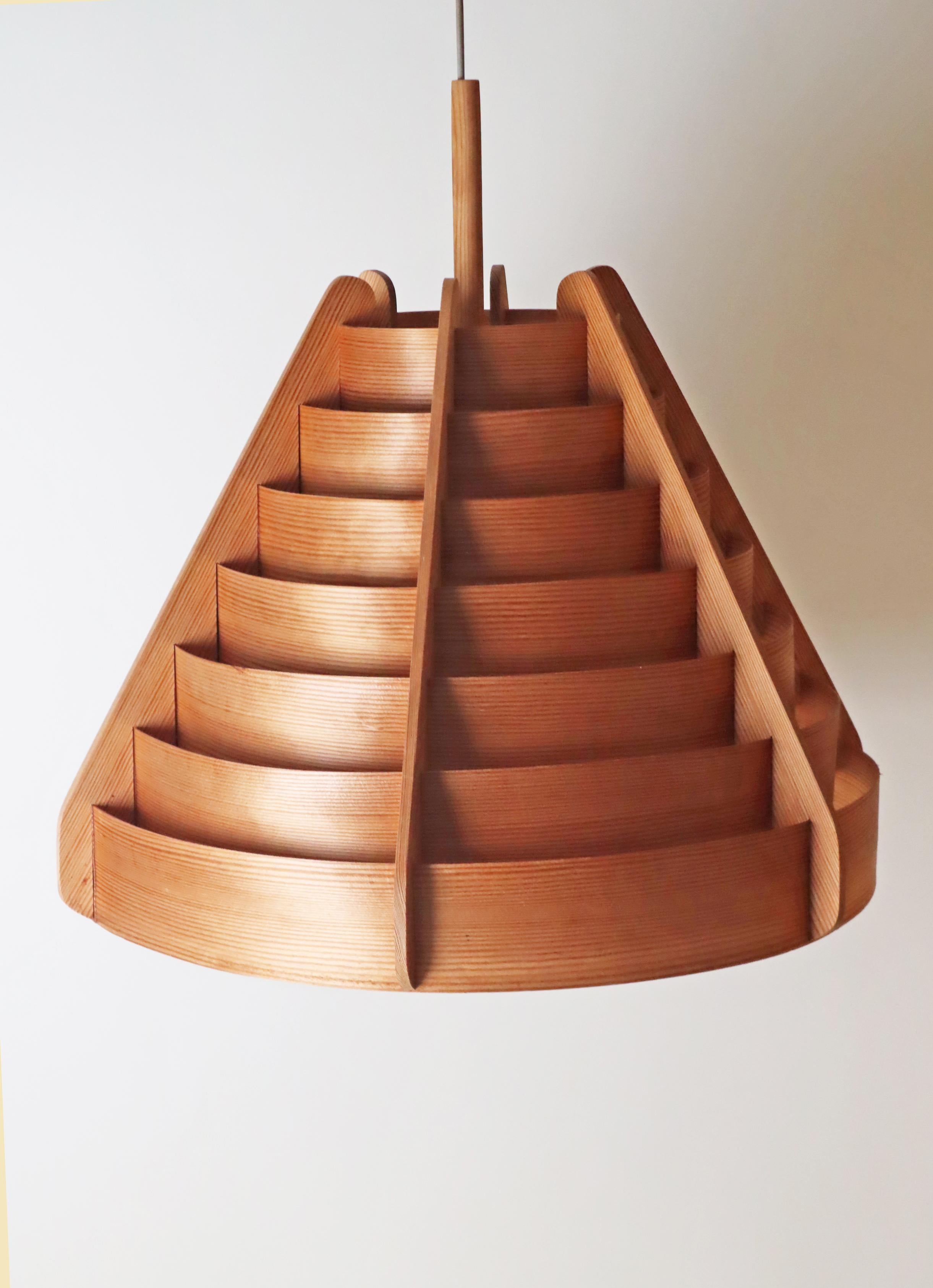 Suédois Lampe suspendue en bois du milieu du siècle par Hans-Agne Jakobsson, Suède, années 60 en vente