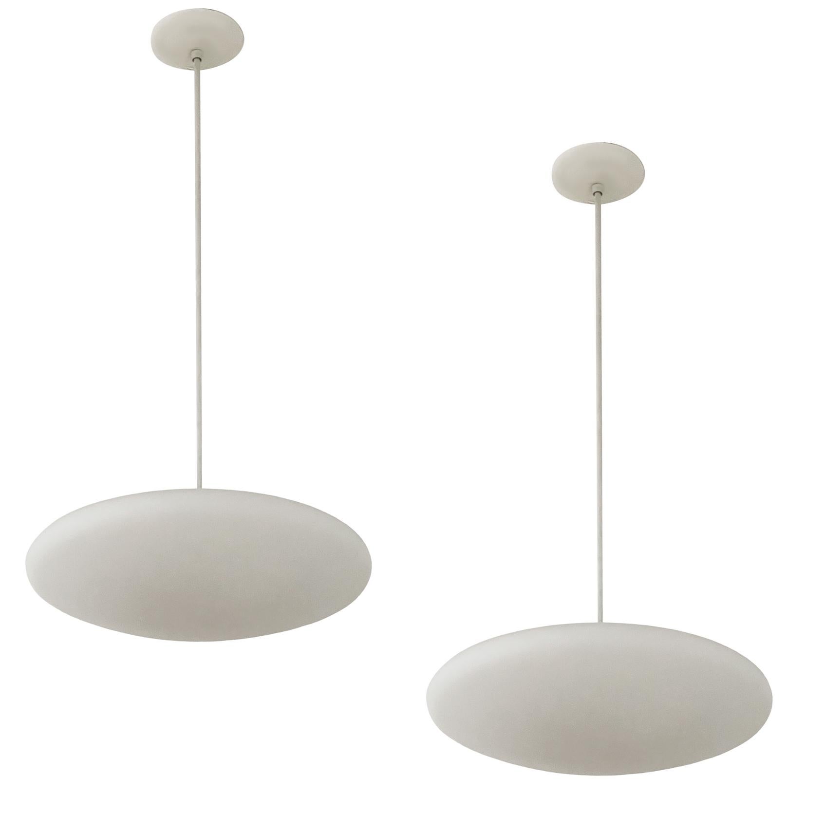 Metal Mid-Century Modern Hanging Pendant Light in White with Frosted Glass For Sale