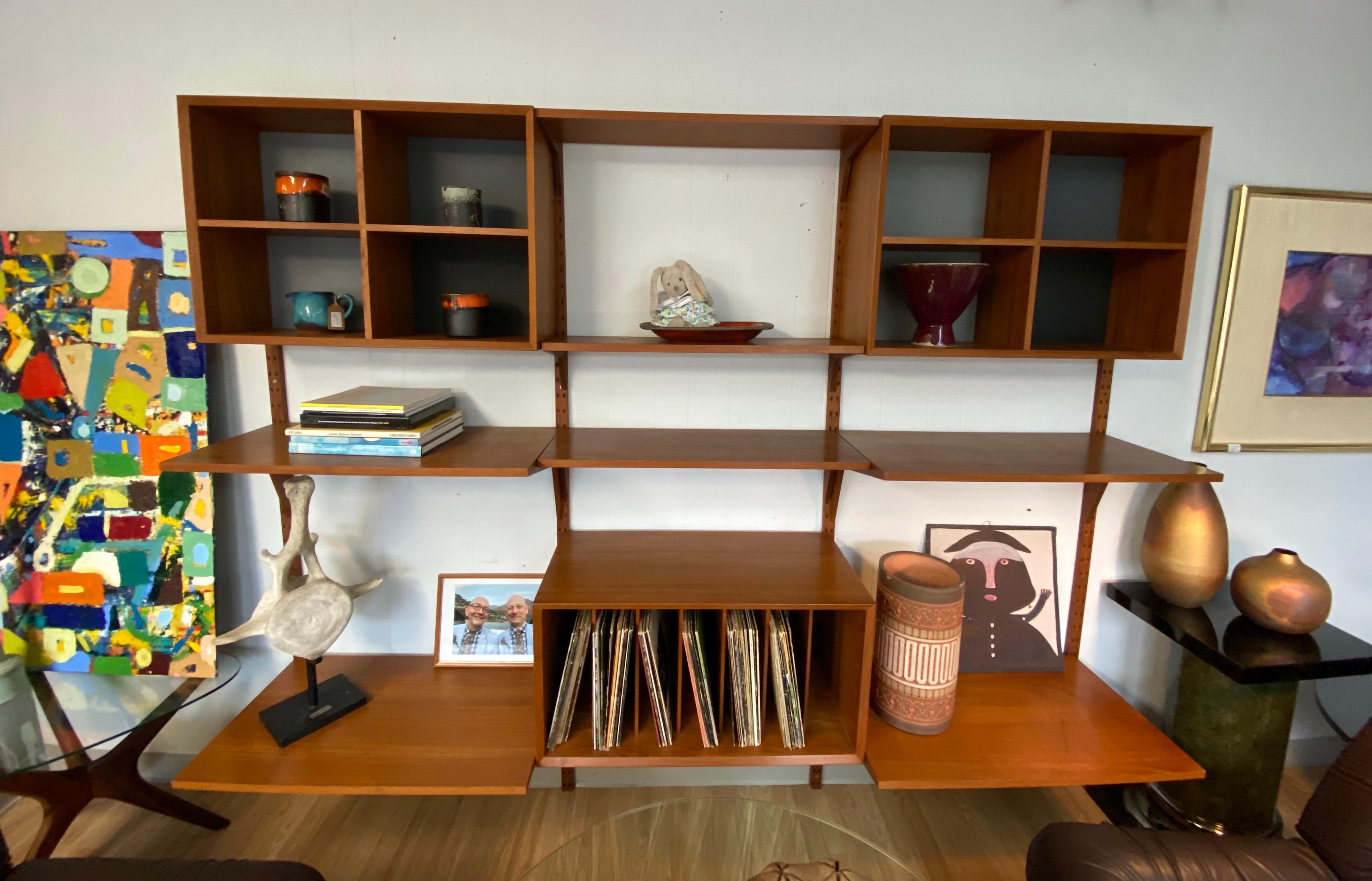 Mid-Century Modern Hanging Wall Unit by Poul Cadovius 4