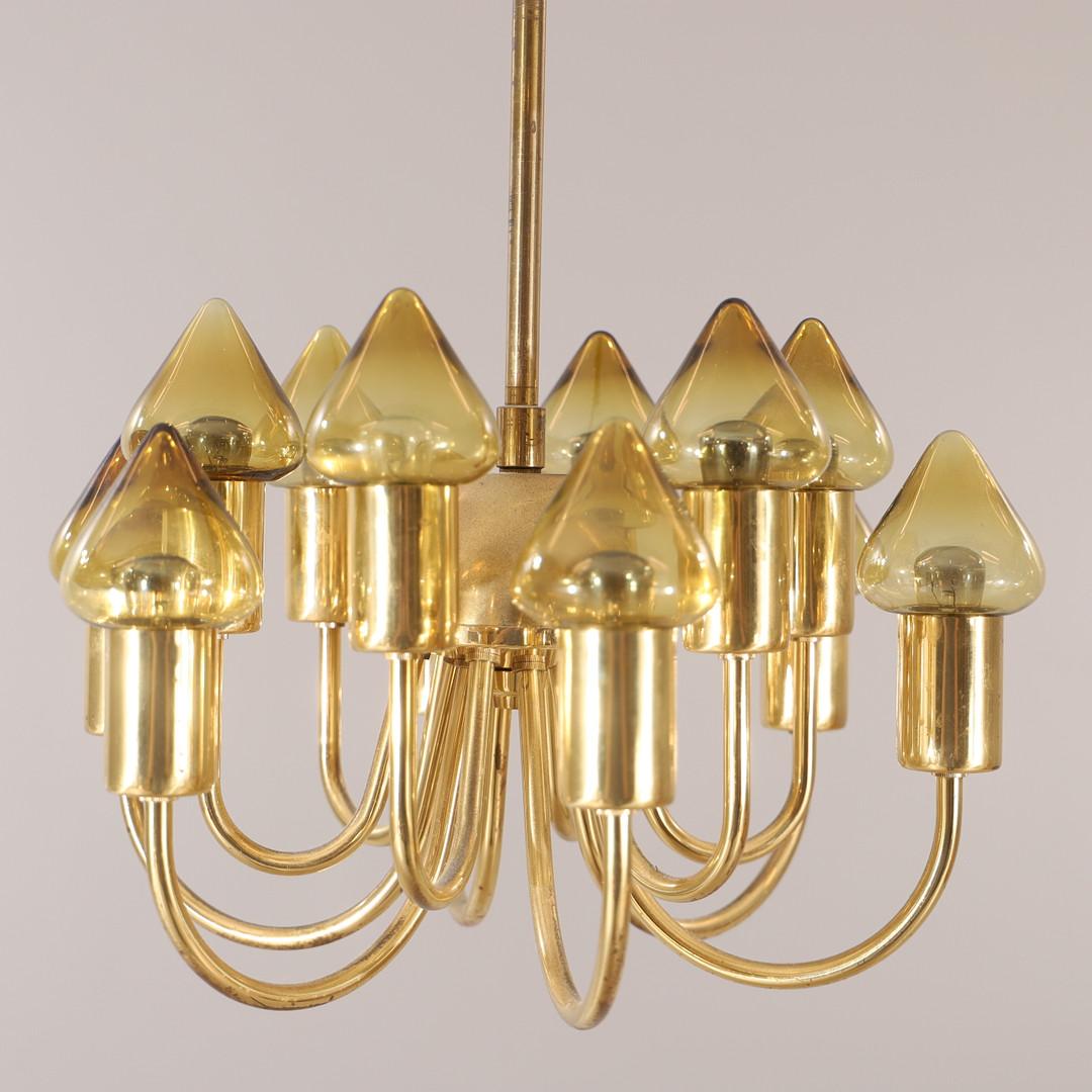 Mid-Century Modern Hans-Agne Jakobsson Brass and Glass Model T 789/12 Chandelier In Good Condition For Sale In Grythyttan, SE