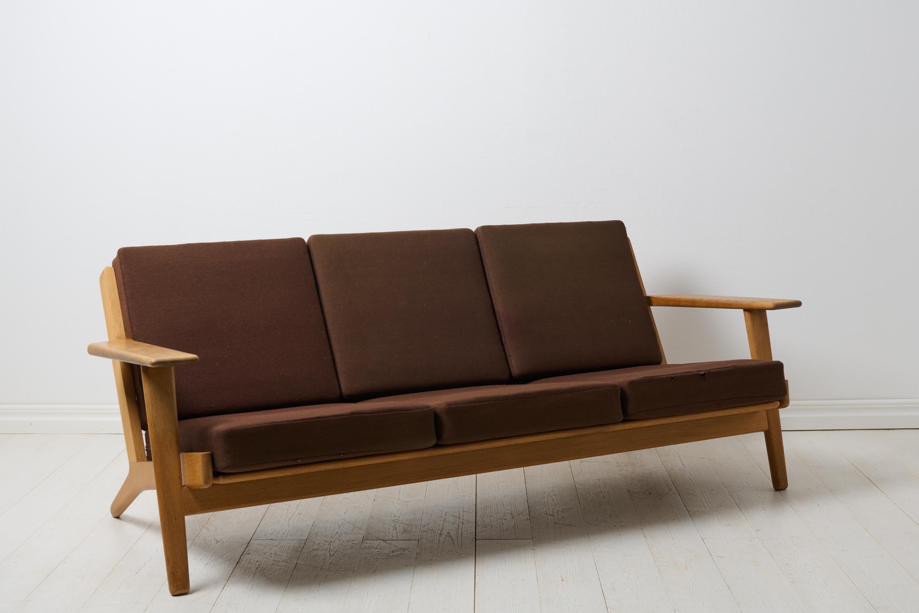 Modernes Hans J. Wegner Modell GE-290 für Getama Gedsted Dänisches Sofa, Mid-Century Modern im Zustand „Gut“ im Angebot in Kramfors, SE
