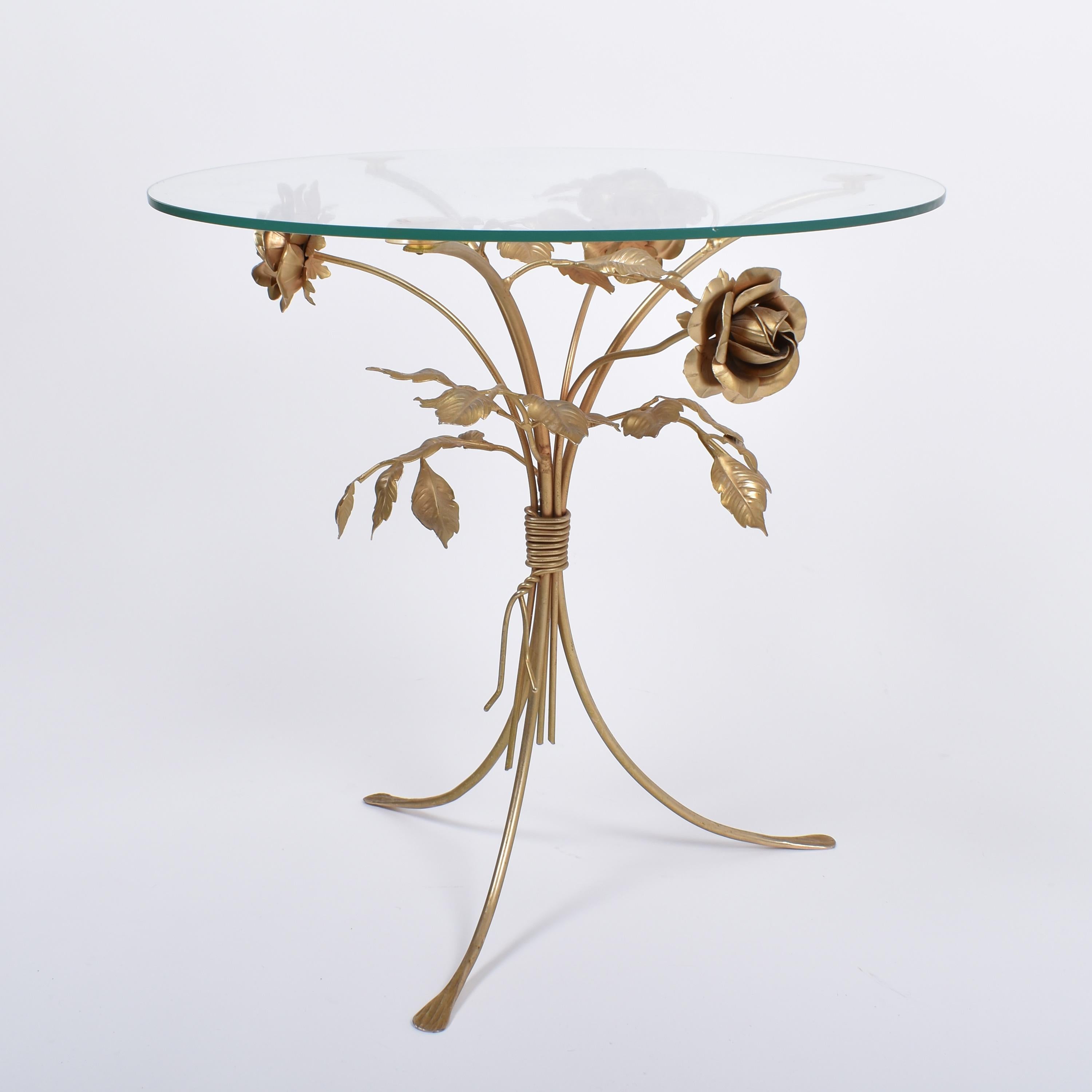 Delicate floral table, with gilt roses and leaves.
This guéridon is the work of the well known Hand Kögl, German master of floral furniture.
It is in very good condition, with a glass tabletop.