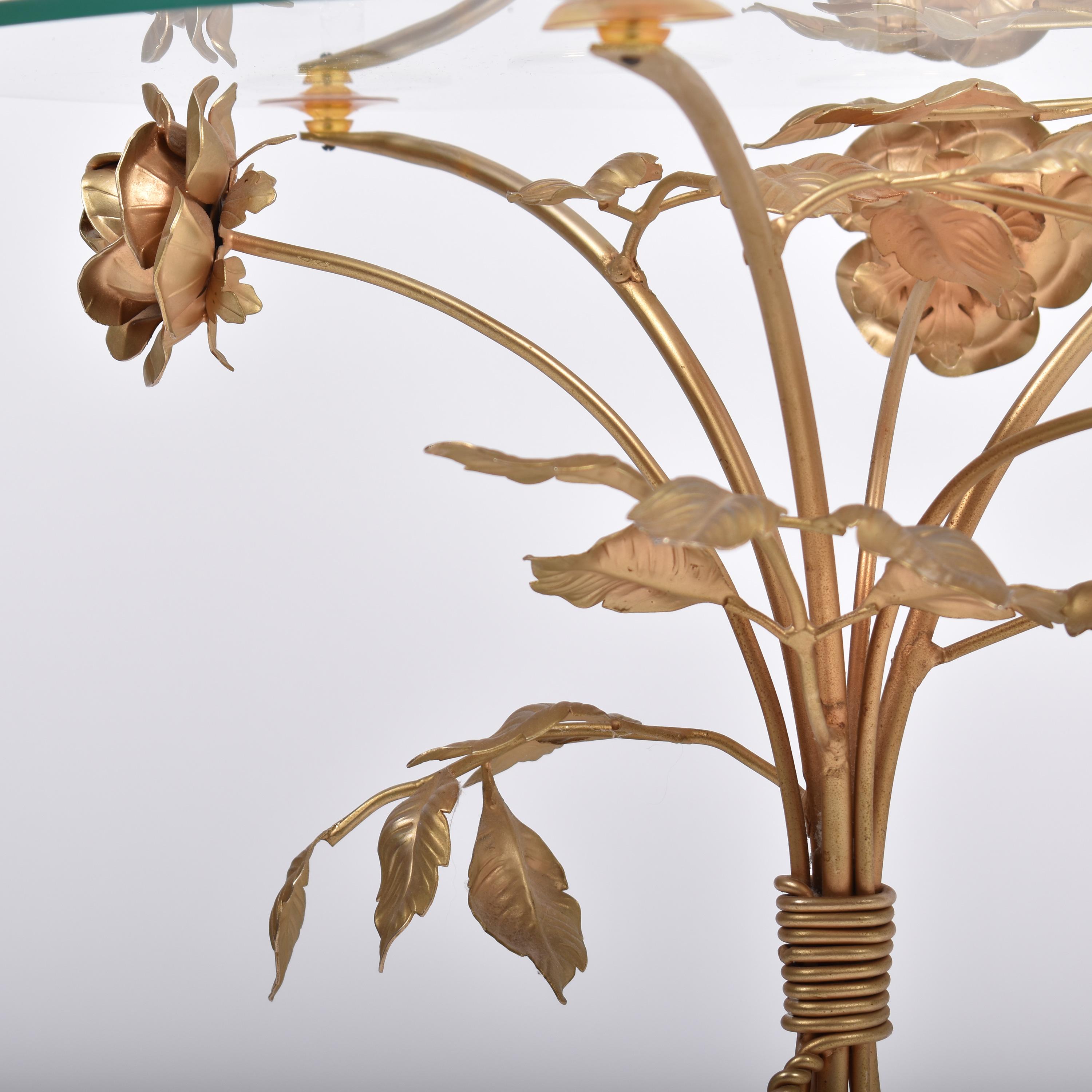 Vetro Tavolo floreale dorato di metà secolo Hans Kögl o Guéridon in vendita