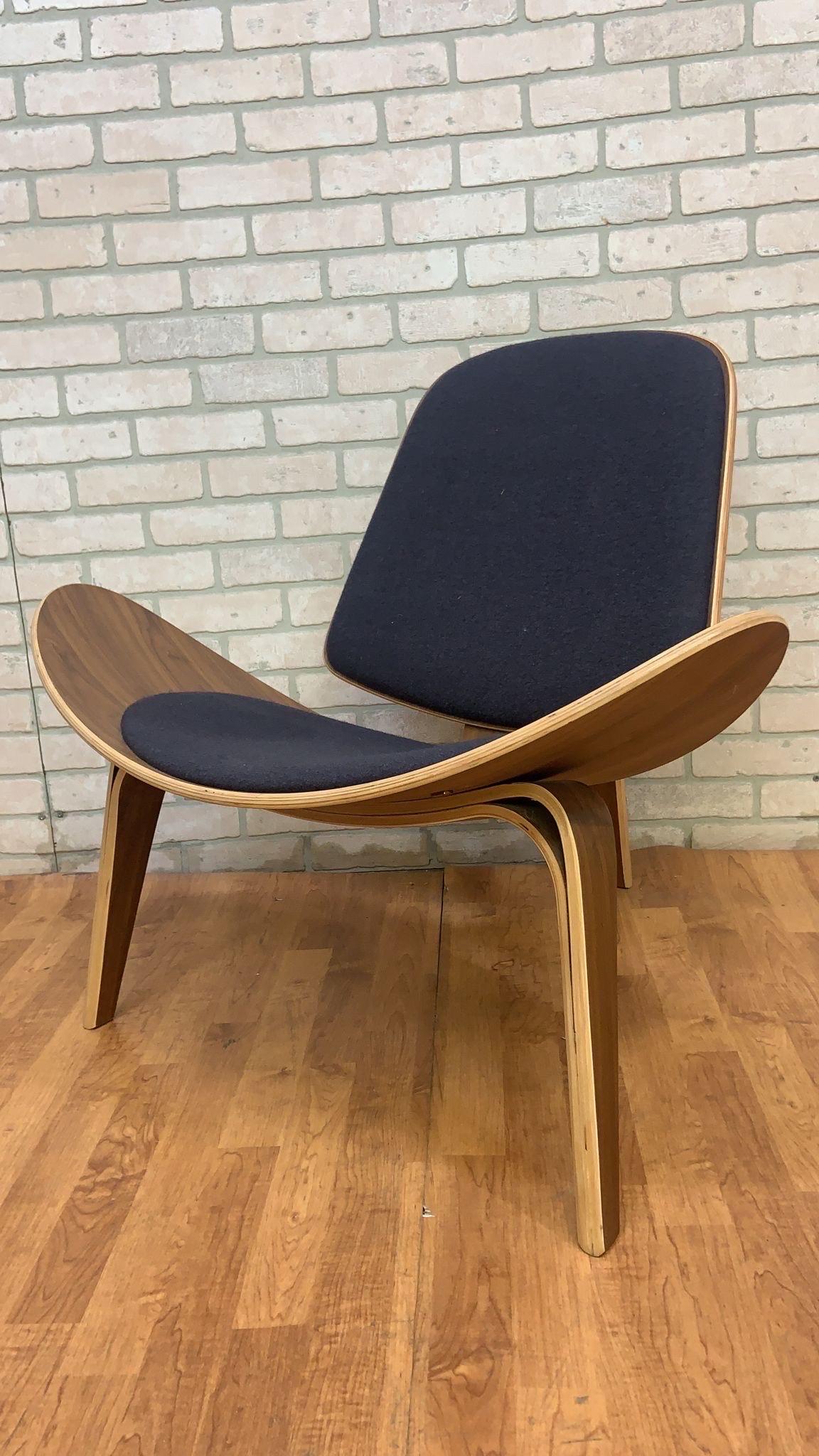 Mid-Century Modern Hans Wegner Style Bent Plywood 3 Leg Shell Chairs, Pair For Sale 1