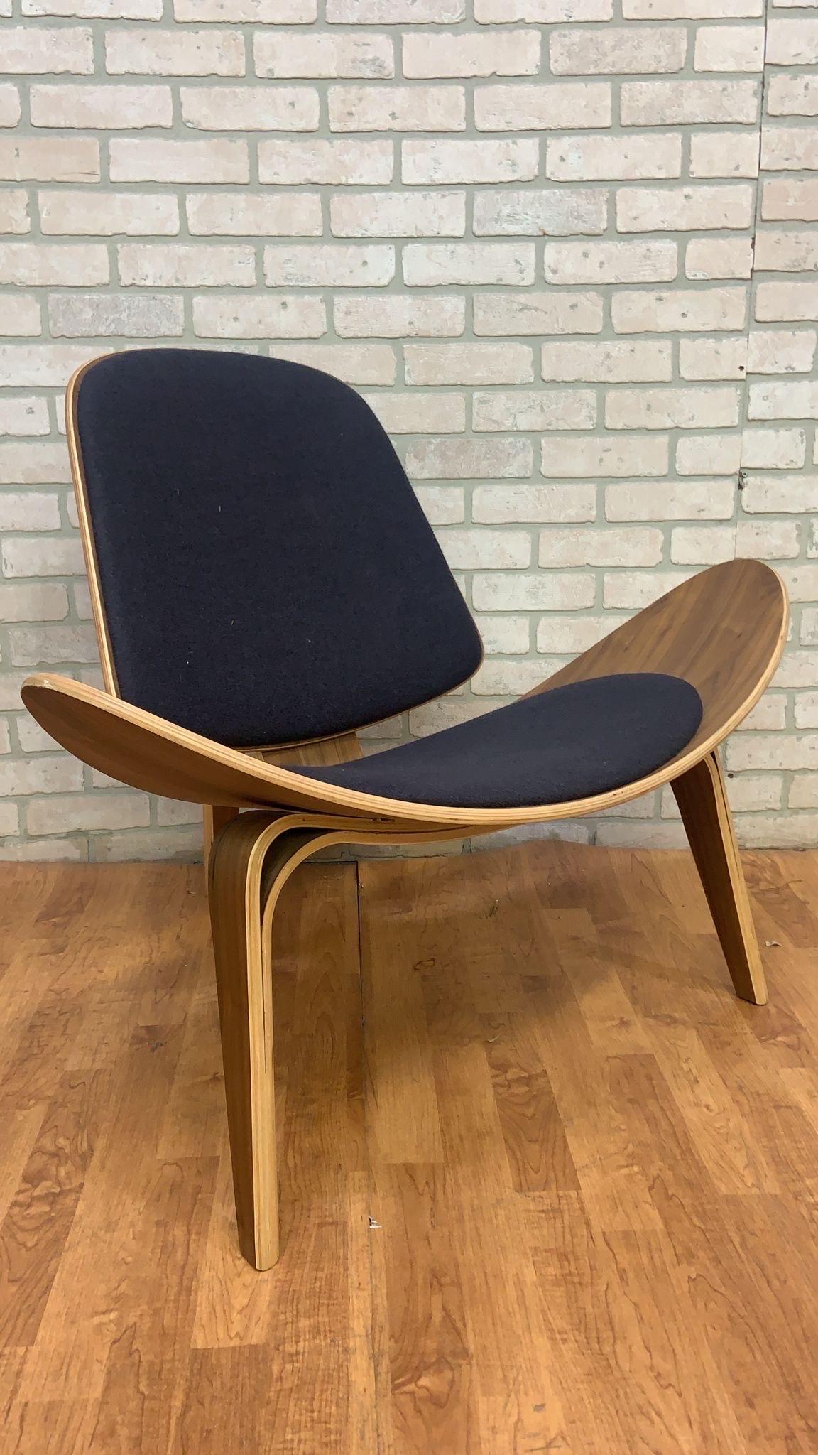 Mid-Century Modern Hans Wegner Style Bent Plywood 3 Leg Shell Chairs, Pair For Sale 2