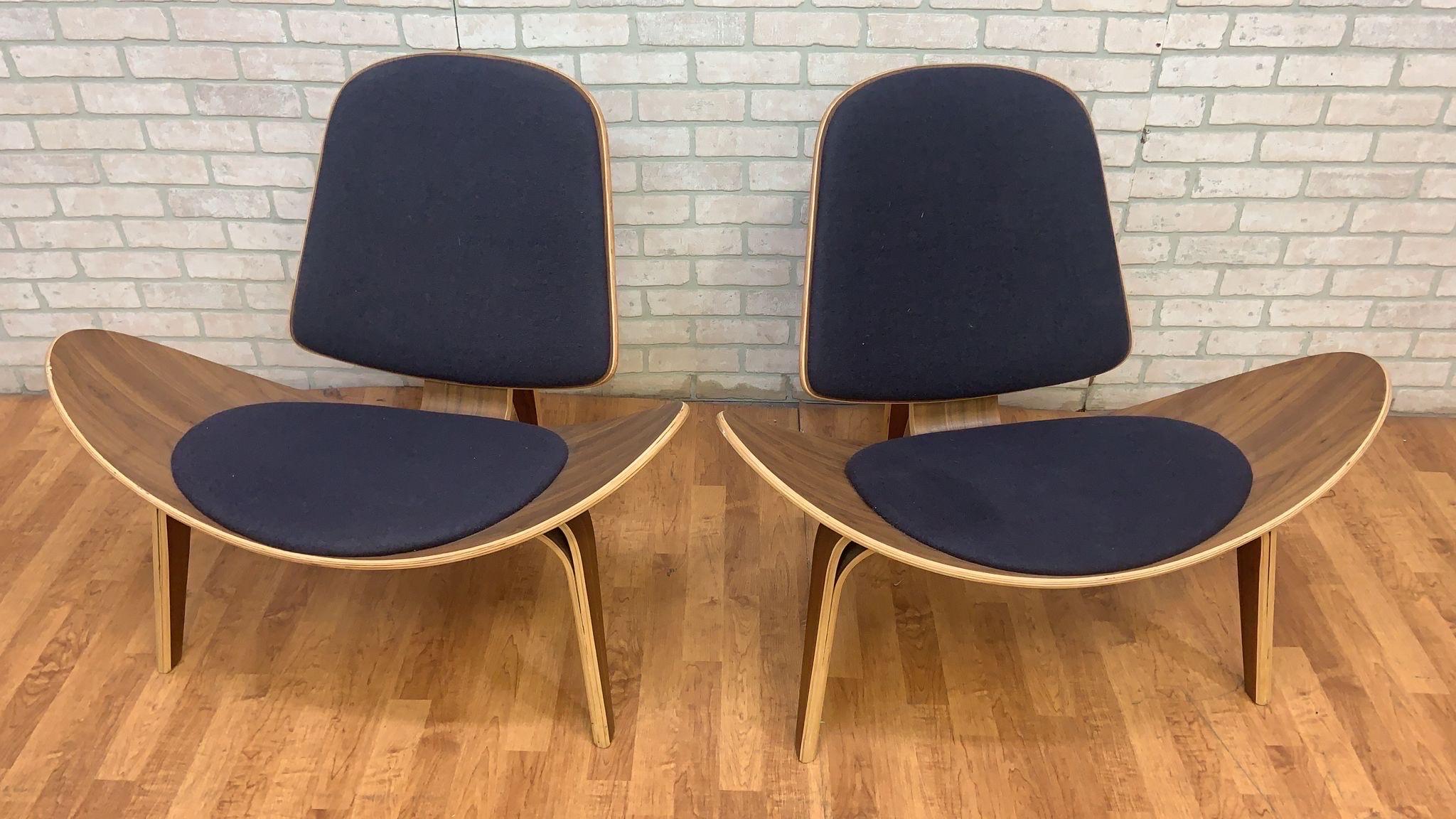 Mid-Century Modern Hans Wegner Style Bent Plywood 3 Leg Shell Chairs, Pair In Good Condition For Sale In Chicago, IL