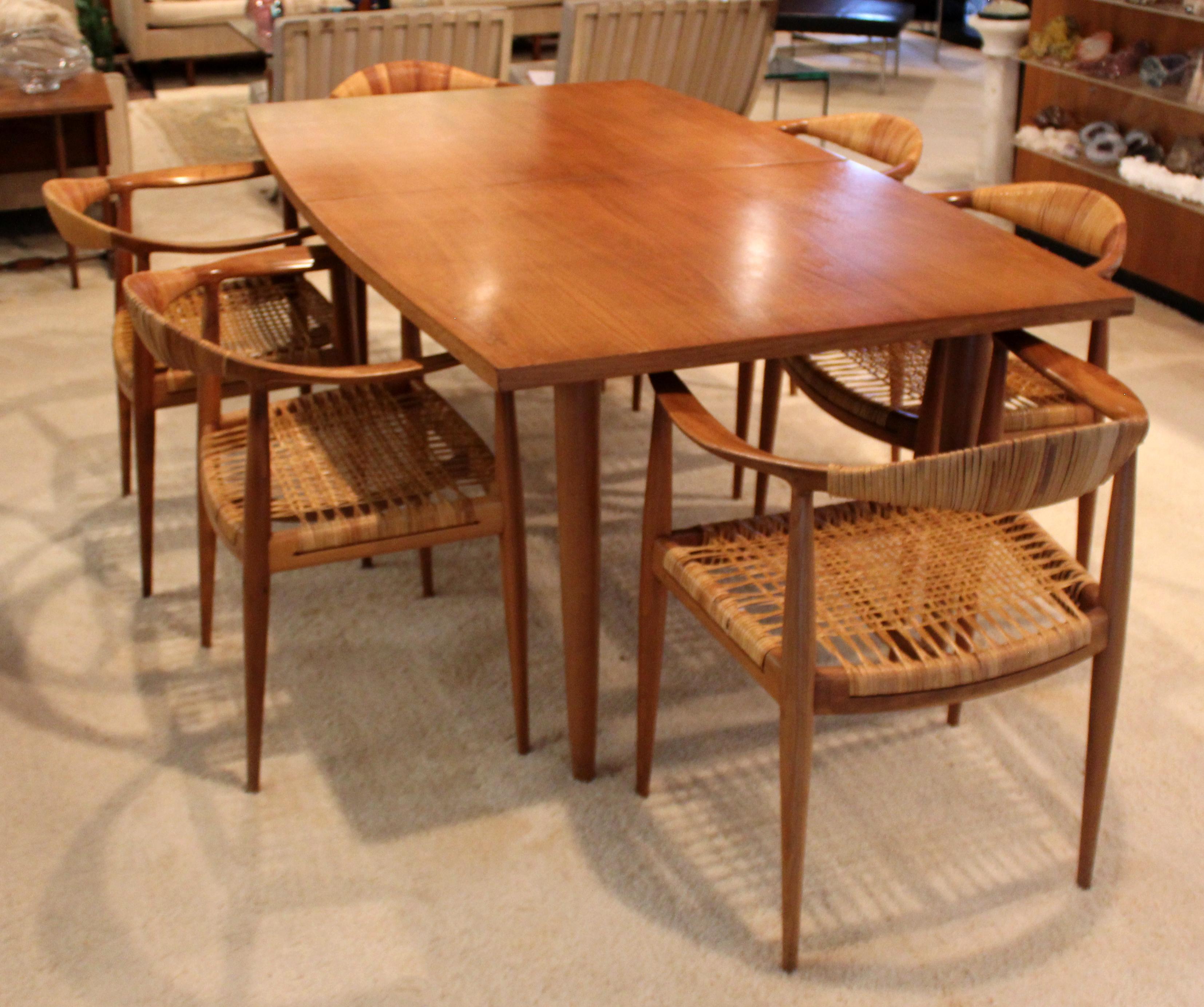 Mid-Century Modern Hans Wegner Danish Expandable Dining Set Table 6 Chairs 1960s In Good Condition In Keego Harbor, MI