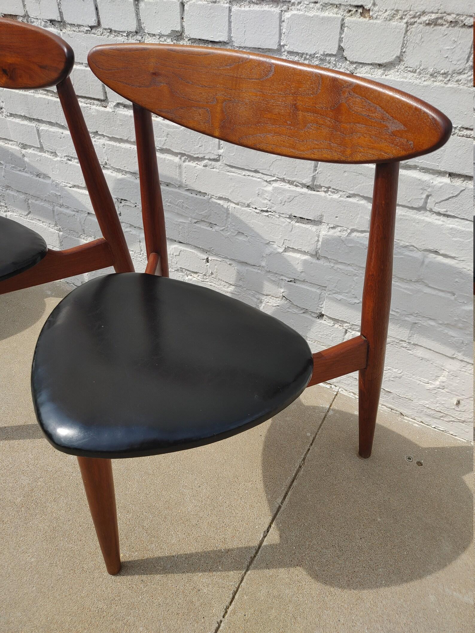 Mid Century Modern Hans Wegner Inspired Dining Chairs

Above average vintage condition and structurally sound. Have some expected slight finish wear and scratching.

Additional information:
Materials: Walnut
Vintage from the 1960s
Dimensions: 22.5 