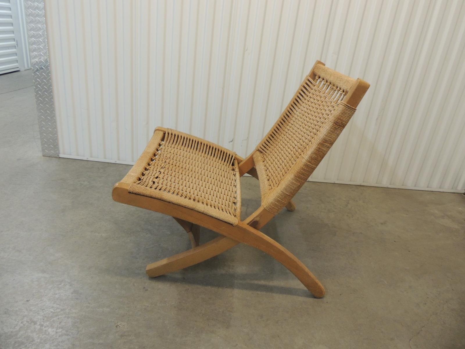Mid-Century Modern Hans Wegner style chair.
Midcentury folding woven side chair rope/twine woven upholstery.
Lounge chair with wood frame. aka Rush Seat and back.
Size: 24 W x 30 D x 17 S.D. x 14.5 H x 29.5 BH.
 