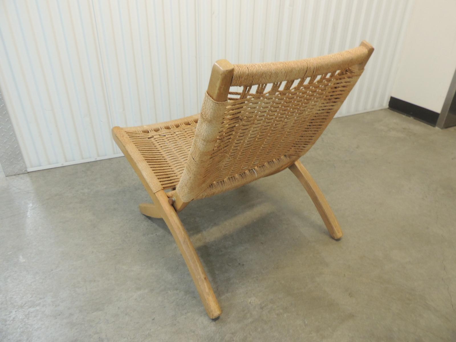 Hand-Crafted Mid-Century Modern Hans Wegner Style Chair