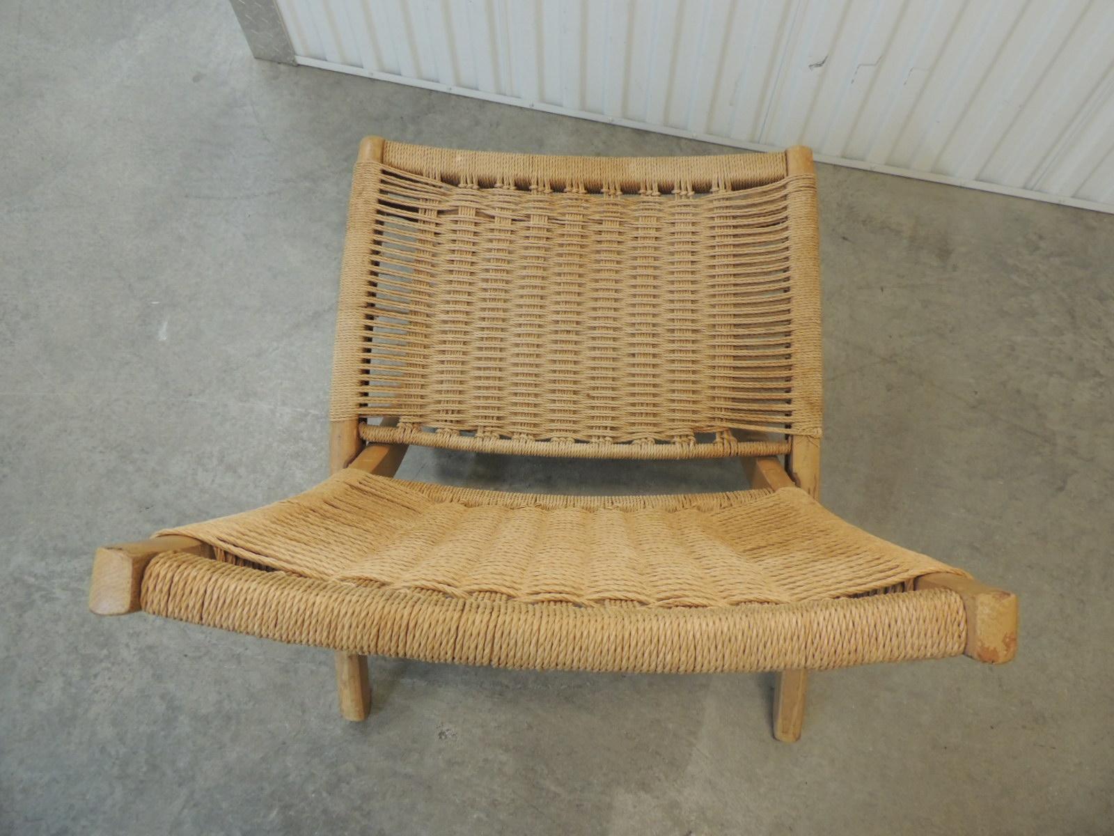 Mid-Century Modern Hans Wegner Style Chair In Good Condition In Oakland Park, FL
