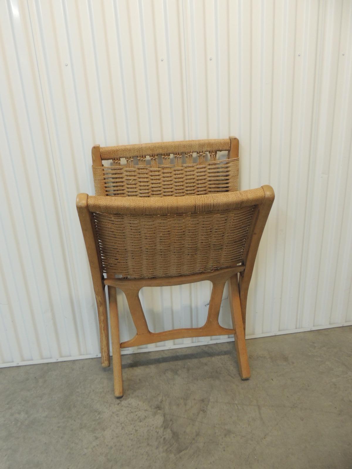 Mid-20th Century Mid-Century Modern Hans Wegner Style Chair