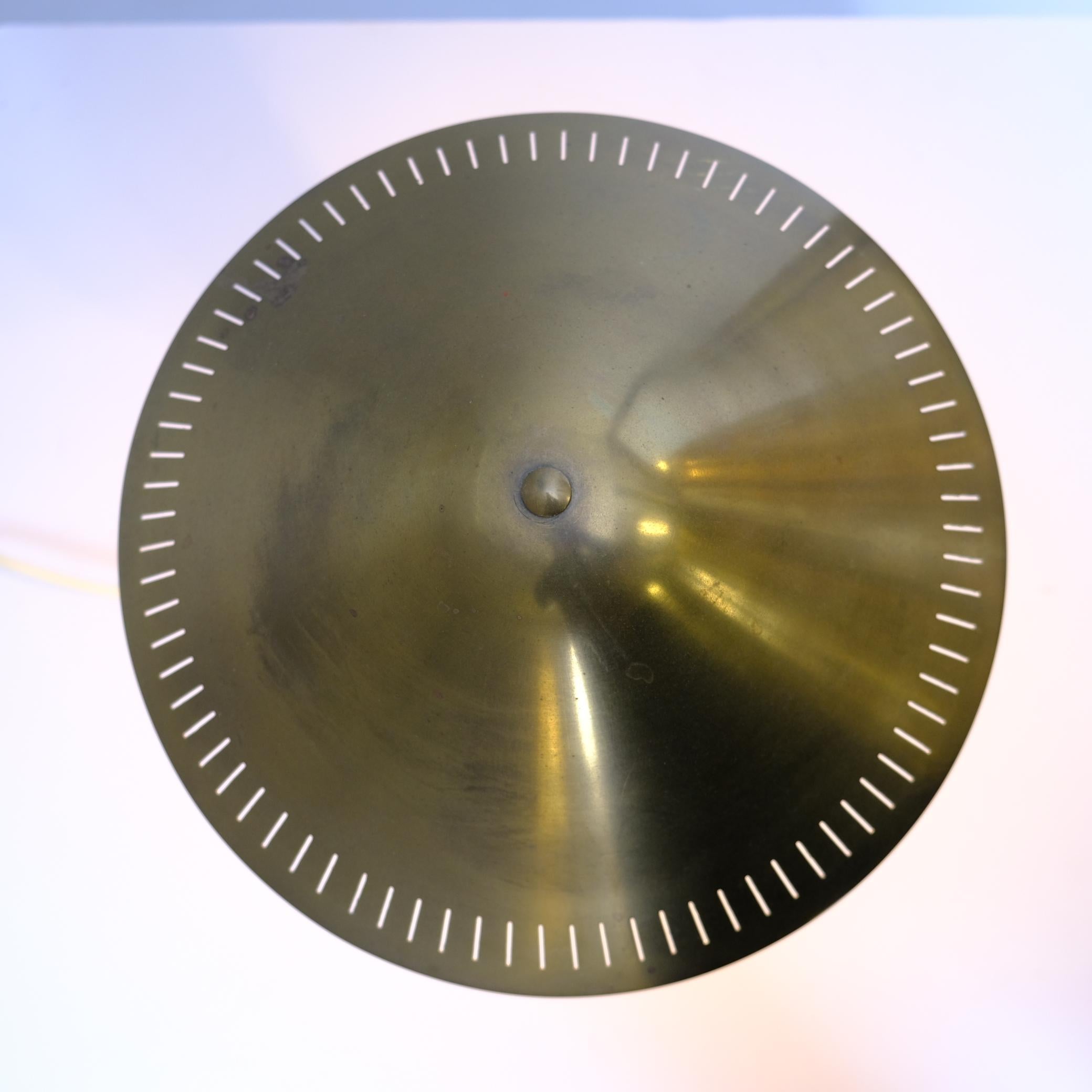 Lampe de table moderne du milieu du siècle Harald Notini modèle 15296, Böhlmarks Suède années 1940 en vente 3