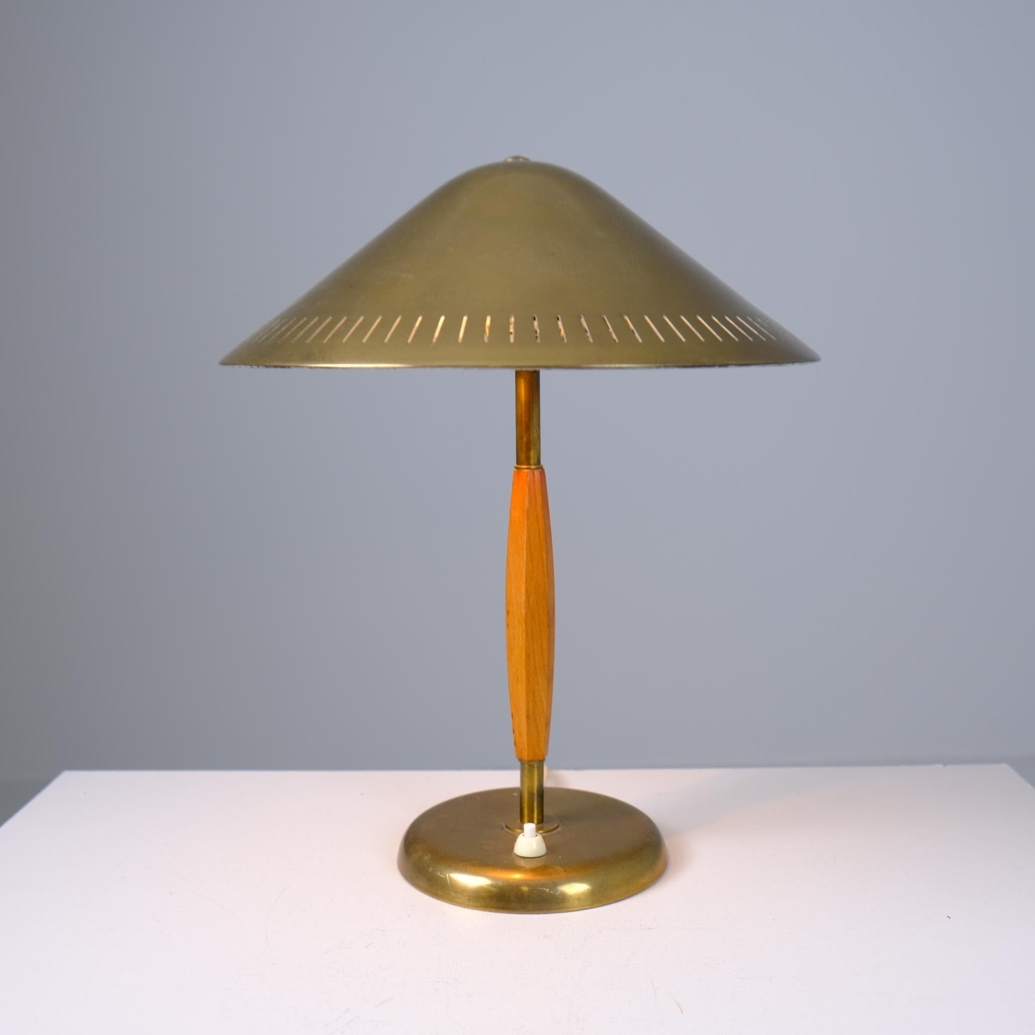 Lampe de table moderne du milieu du siècle Harald Notini modèle 15296, Böhlmarks Suède années 1940 en vente 4