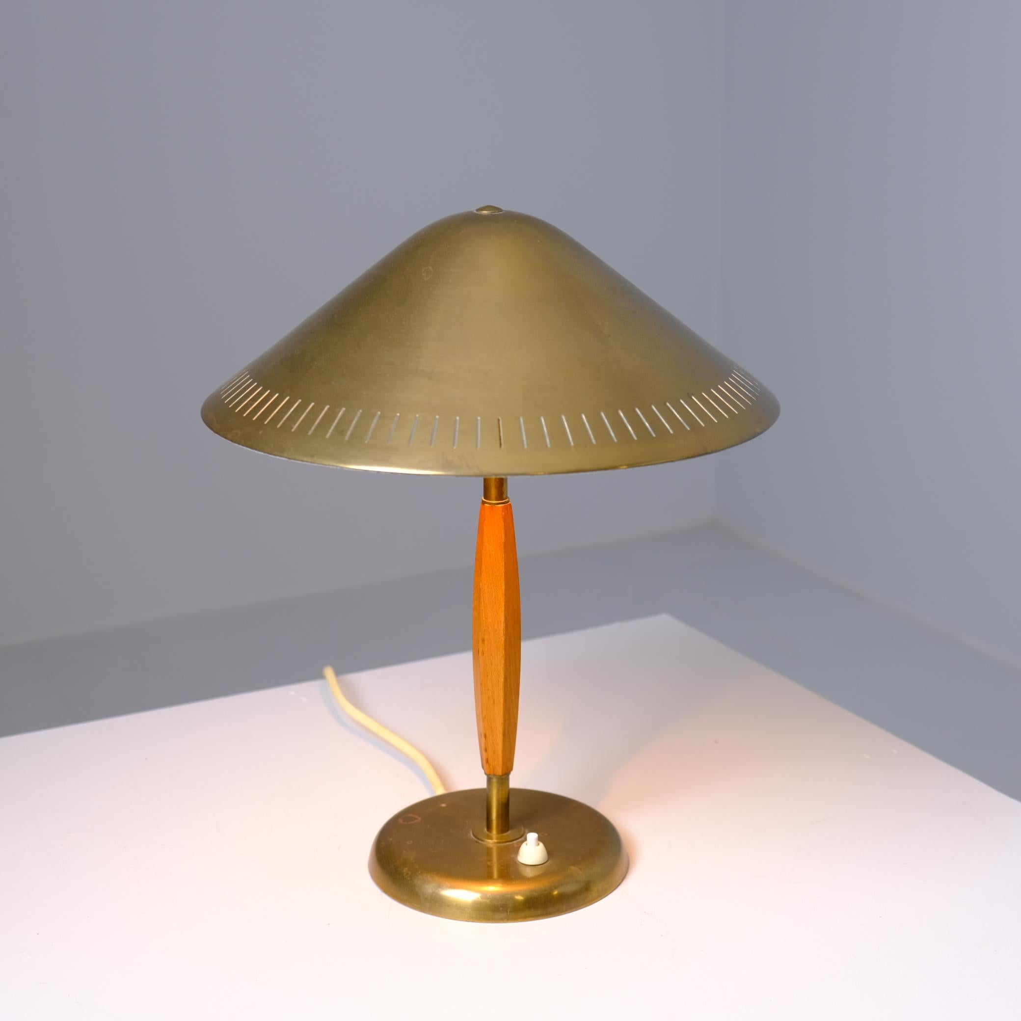 Lampe de table moderne du milieu du siècle Harald Notini modèle 15296, Böhlmarks Suède années 1940 en vente 5