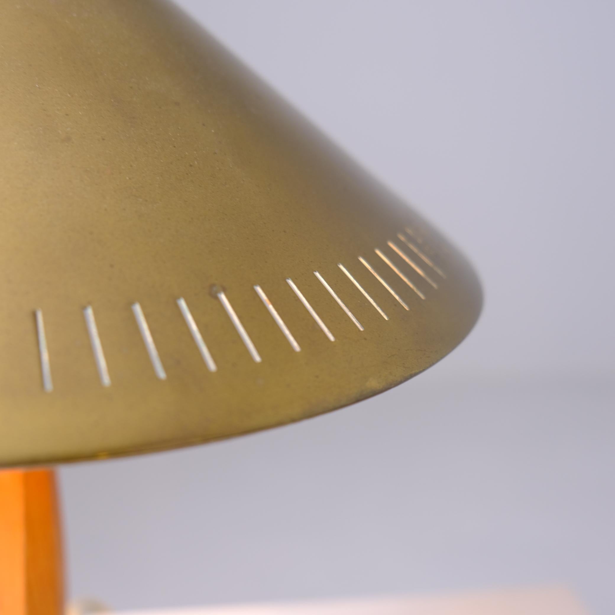 Métal Lampe de table moderne du milieu du siècle Harald Notini modèle 15296, Böhlmarks Suède années 1940 en vente