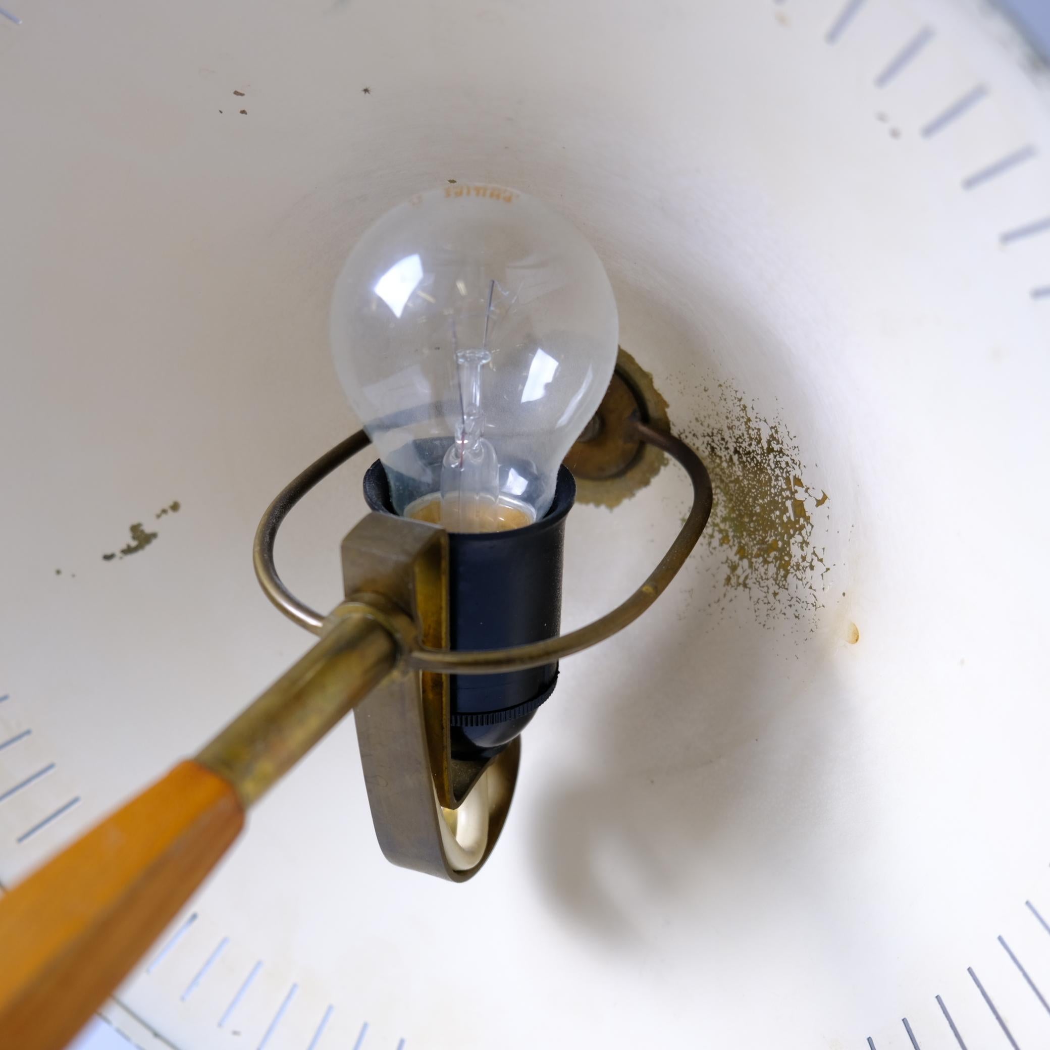 Lampe de table moderne du milieu du siècle Harald Notini modèle 15296, Böhlmarks Suède années 1940 en vente 1