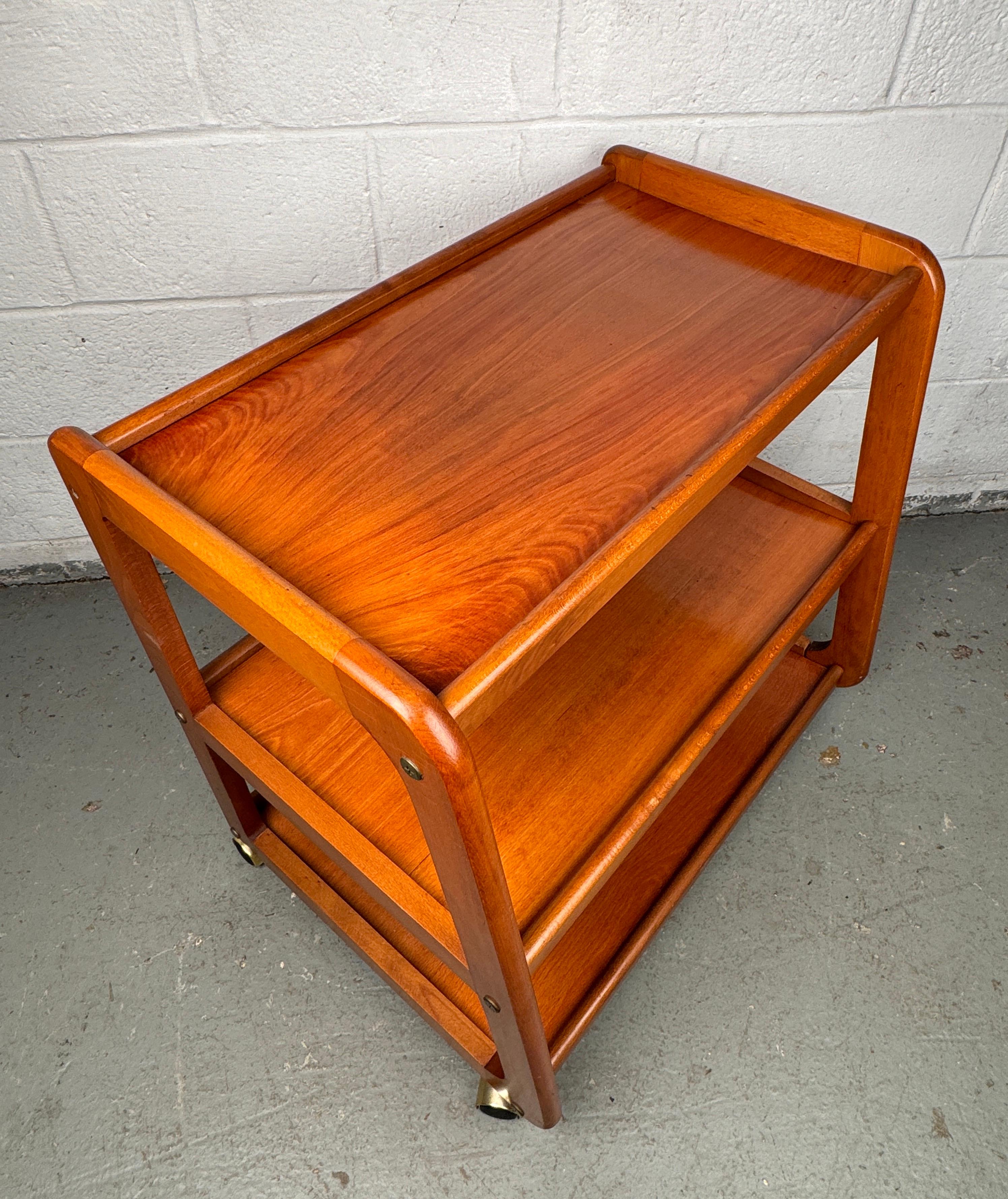 Chariot de service en bois dur The Moderns Vintage en vente 1