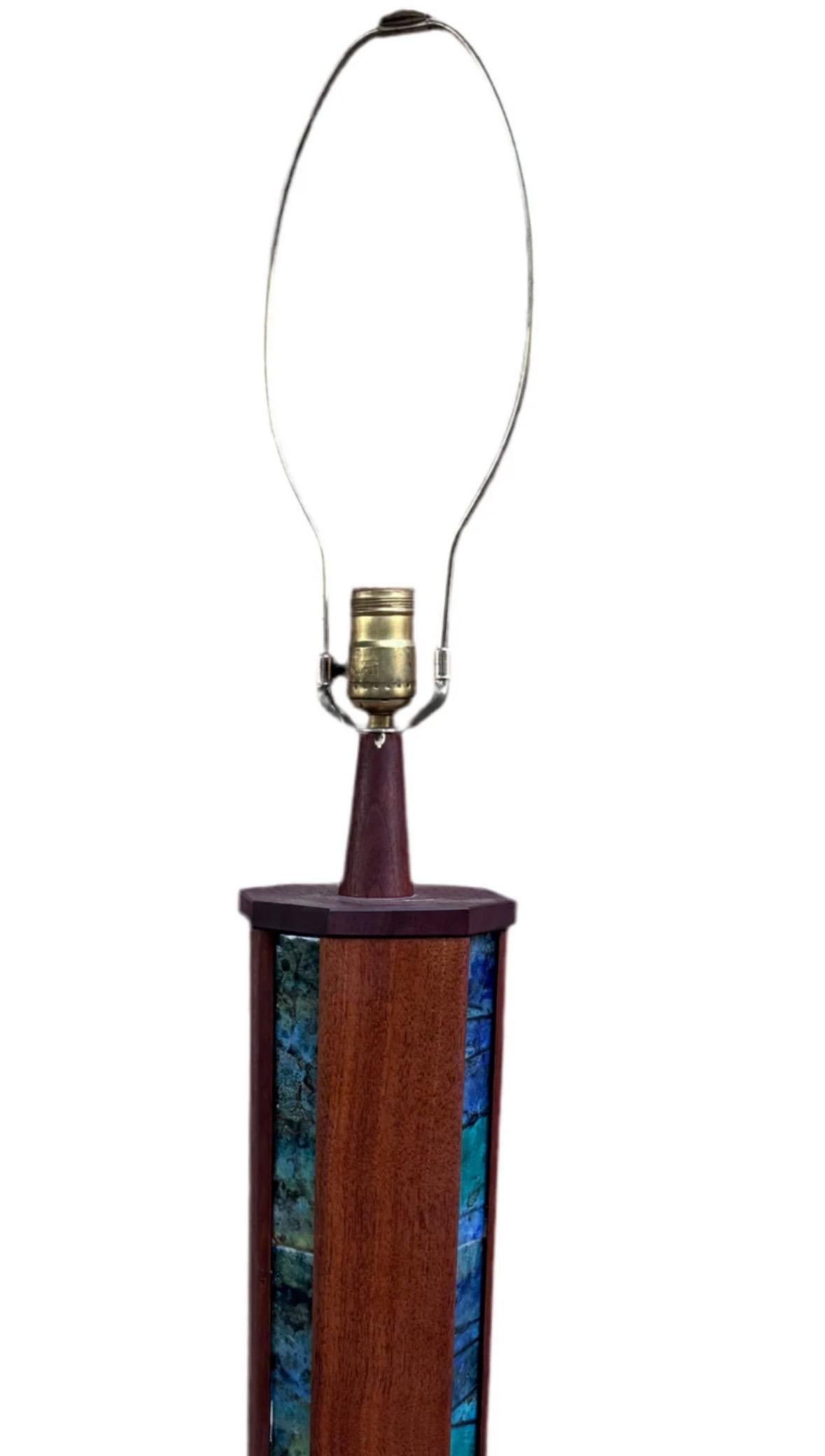 Lámpara de Sobremesa de Madera y Cerámica Harris Strong Moderna de Mitad de Siglo en Bueno estado para la venta en Chicago, IL