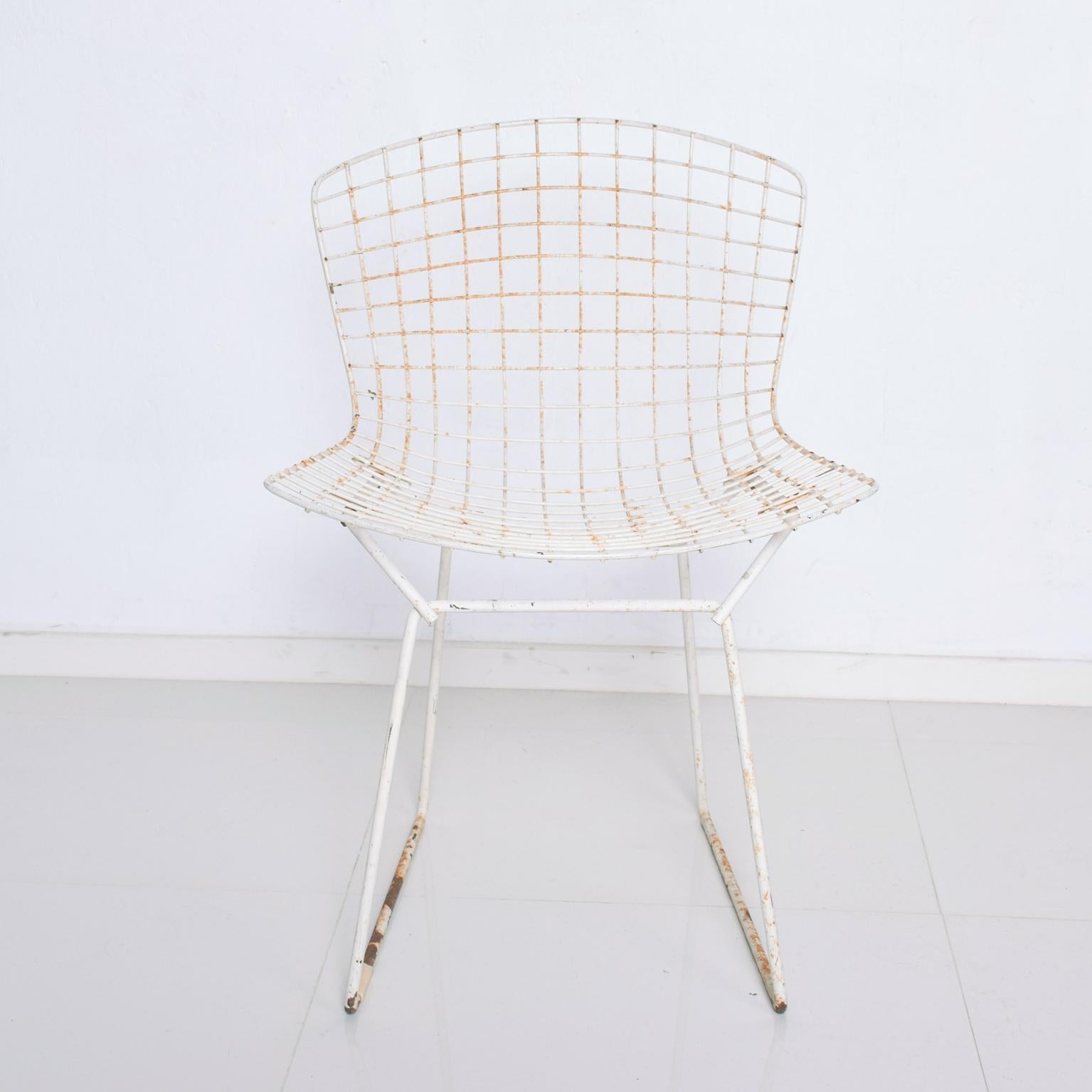 AMBIANIC offers
Classic Vintage Modern Industrial HARRY BERTOIA Wire Side Chair White 1952
Dimensions: 29.5 x 22.25 D x 18 W
Original unrestored preowned vintage condition.
Please refer to the images. See wear and use present.
Delivery to LA
