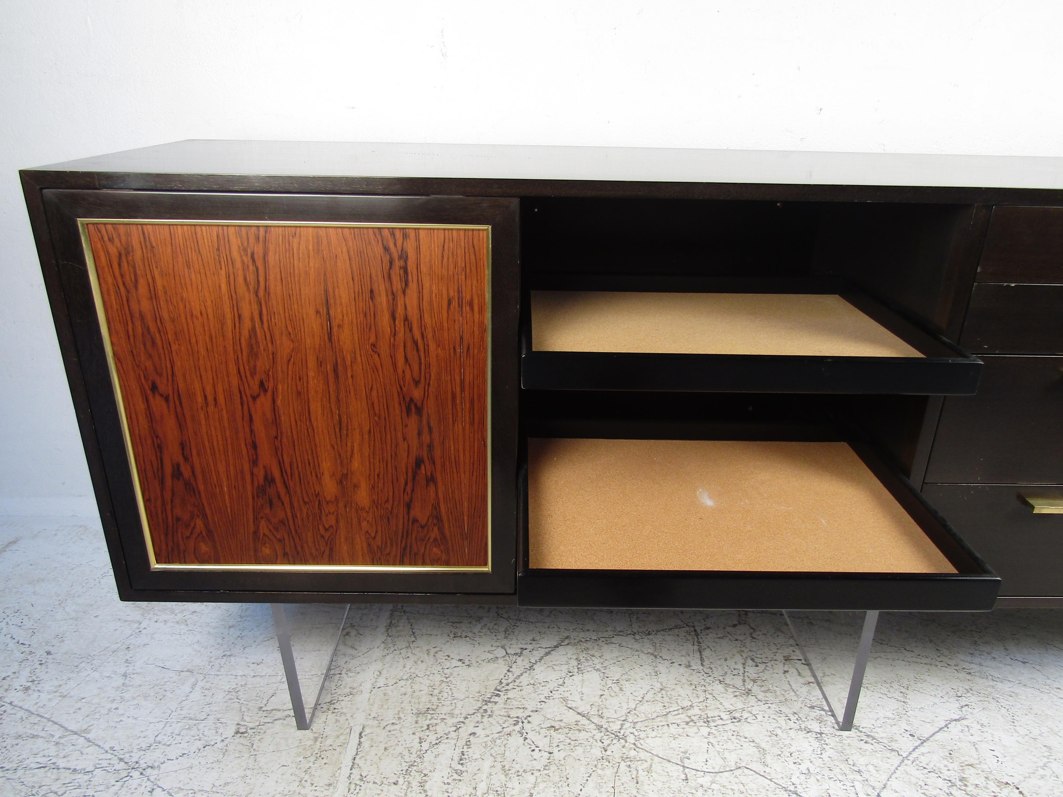 Mid-20th Century Mid-Century Modern Harvey Probber Credenza For Sale