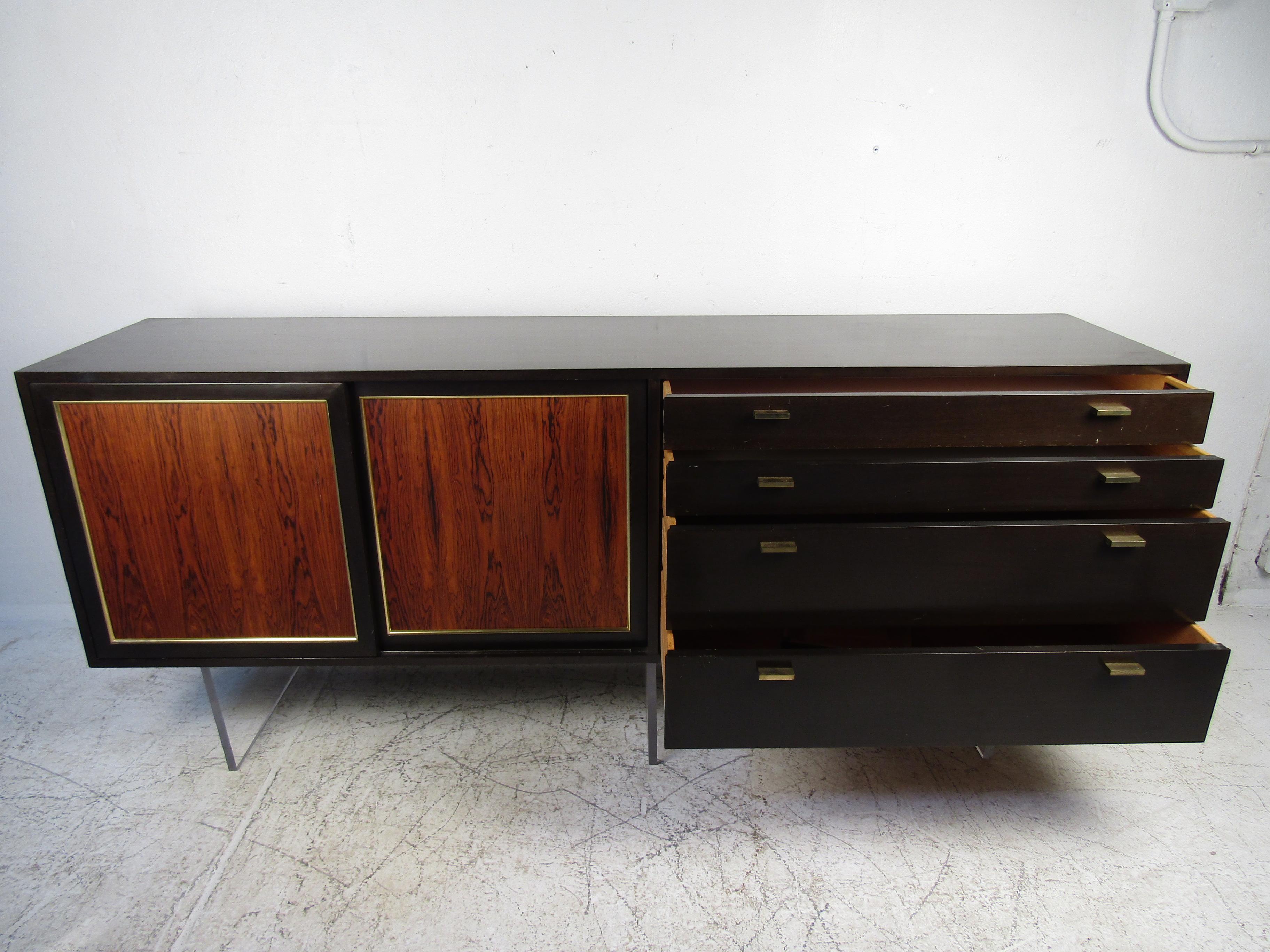 Mid-Century Modern Harvey Probber Credenza For Sale 1