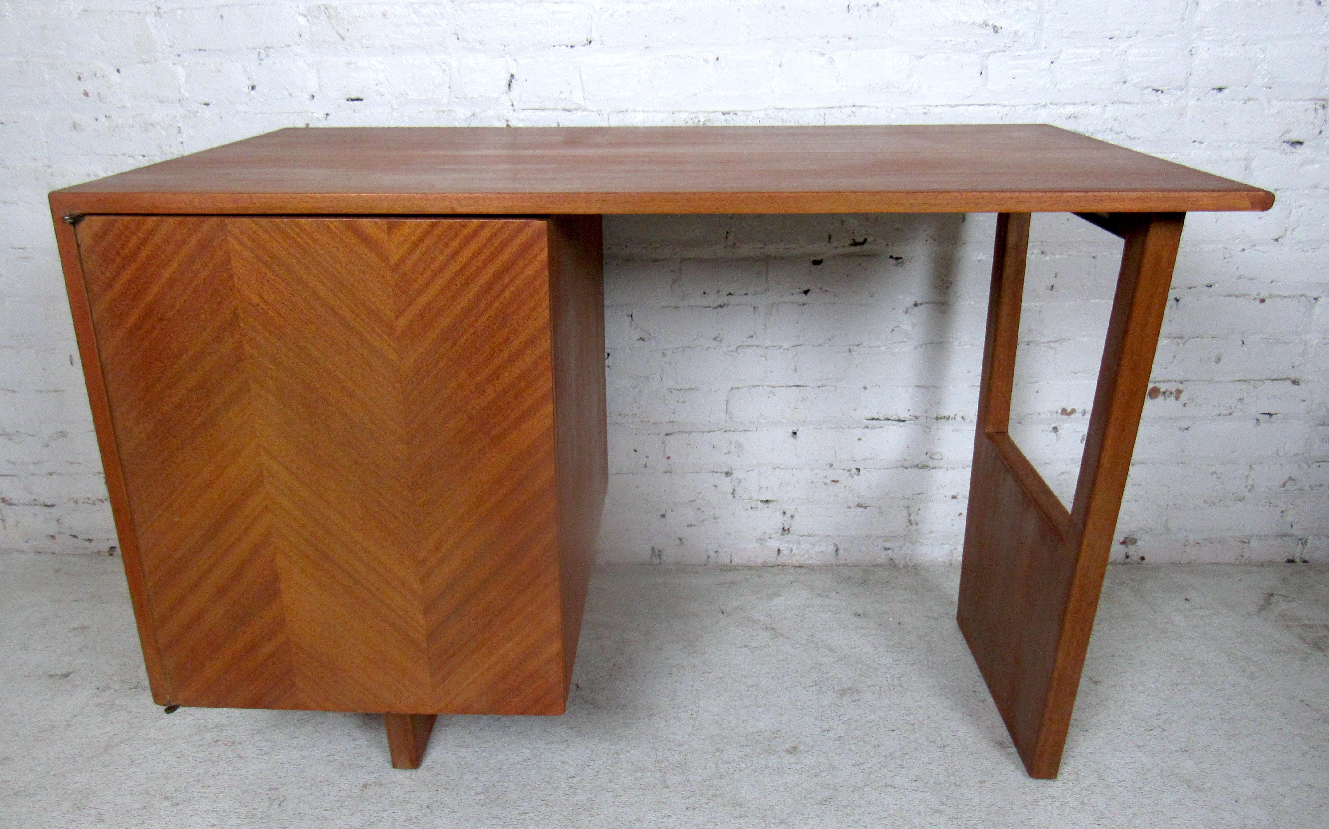 Mid-Century Modern Harvey Probber Desk In Good Condition In Brooklyn, NY