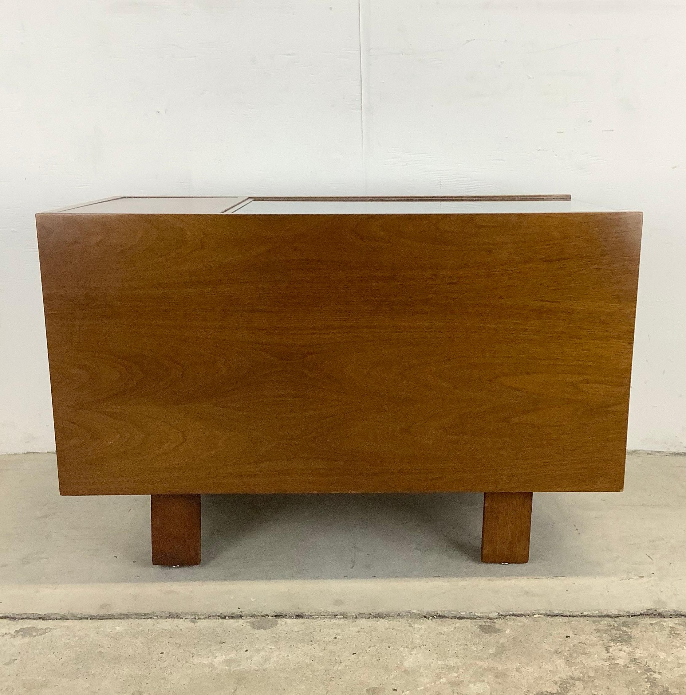 Mid-Century Modern Harvey Probber Nightstand In Good Condition For Sale In Trenton, NJ