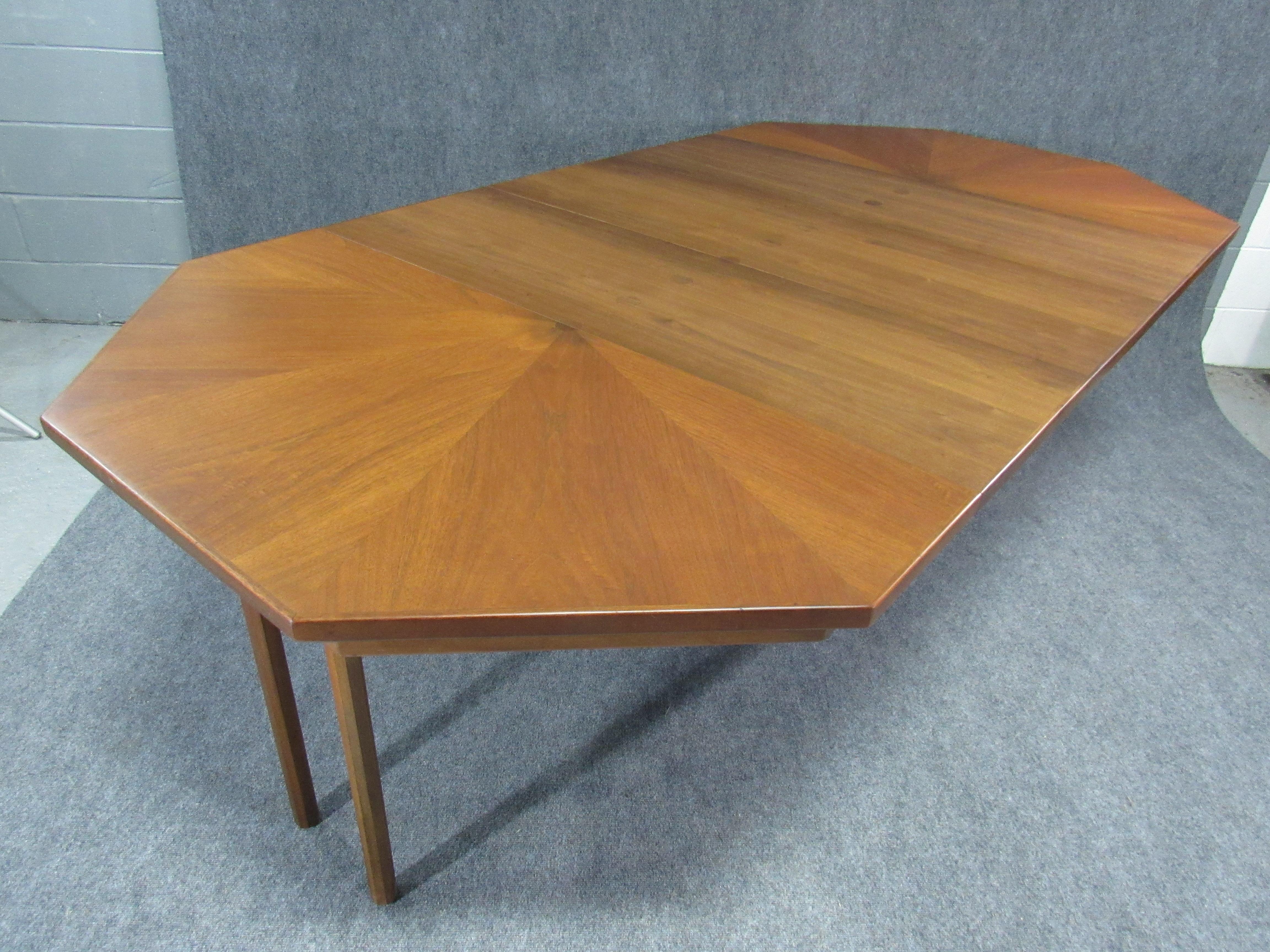 Mid-Century Modern Harvey Probber Octagonal Dining Extension Table in Walnut In Good Condition In Belmont, MA