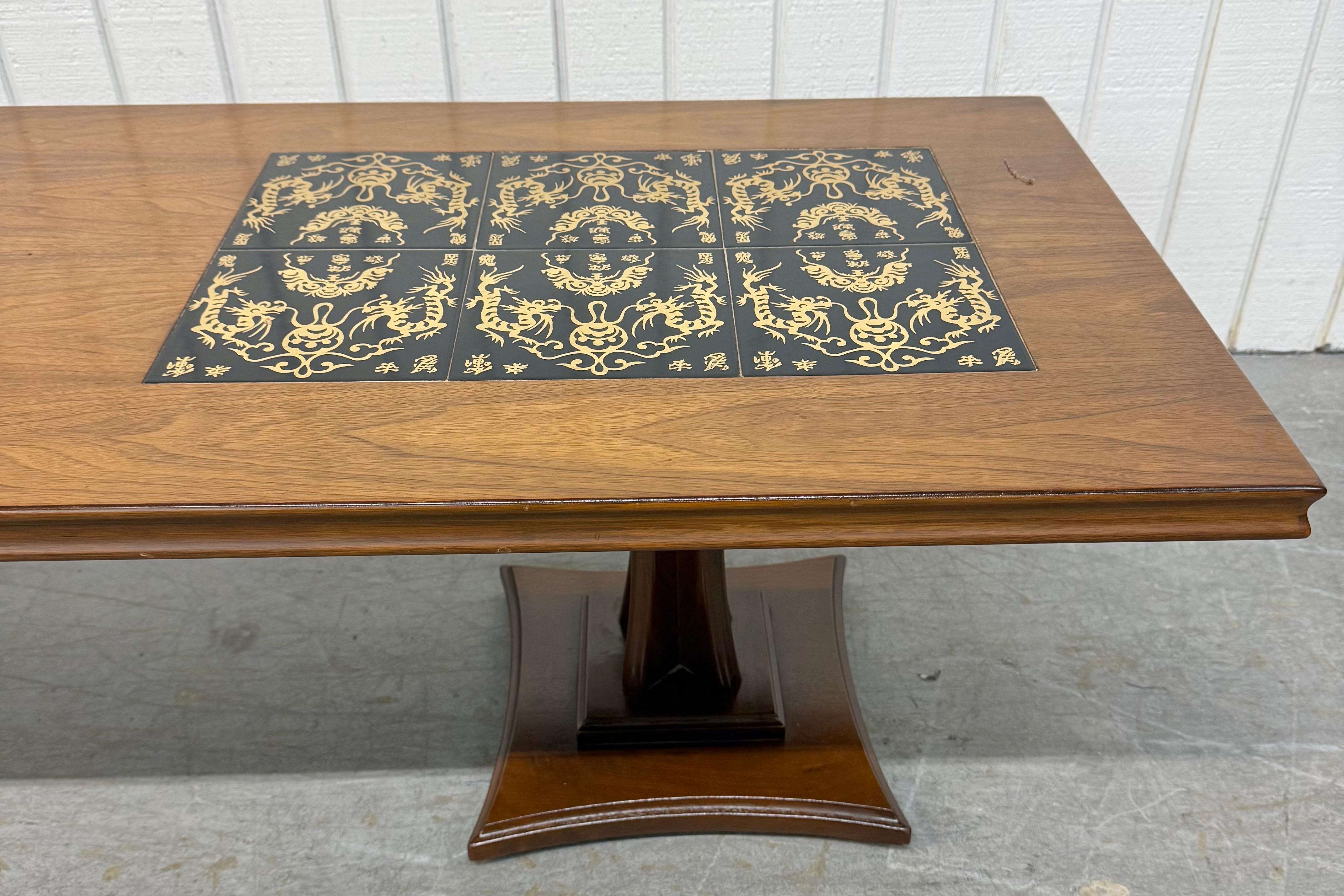 20ième siècle Mid-Century Modern Harvey Probber Style Walnut Coffee Table en vente