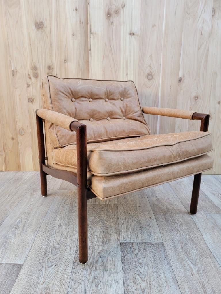 Mid-Century Modern Harvey Probber style walnut frame armchair newly upholstered in a high end distressed saddle button tufted Italian leather

Rare and unique walnut framed lounge chair in the manner of Harvey Probber with high end newly