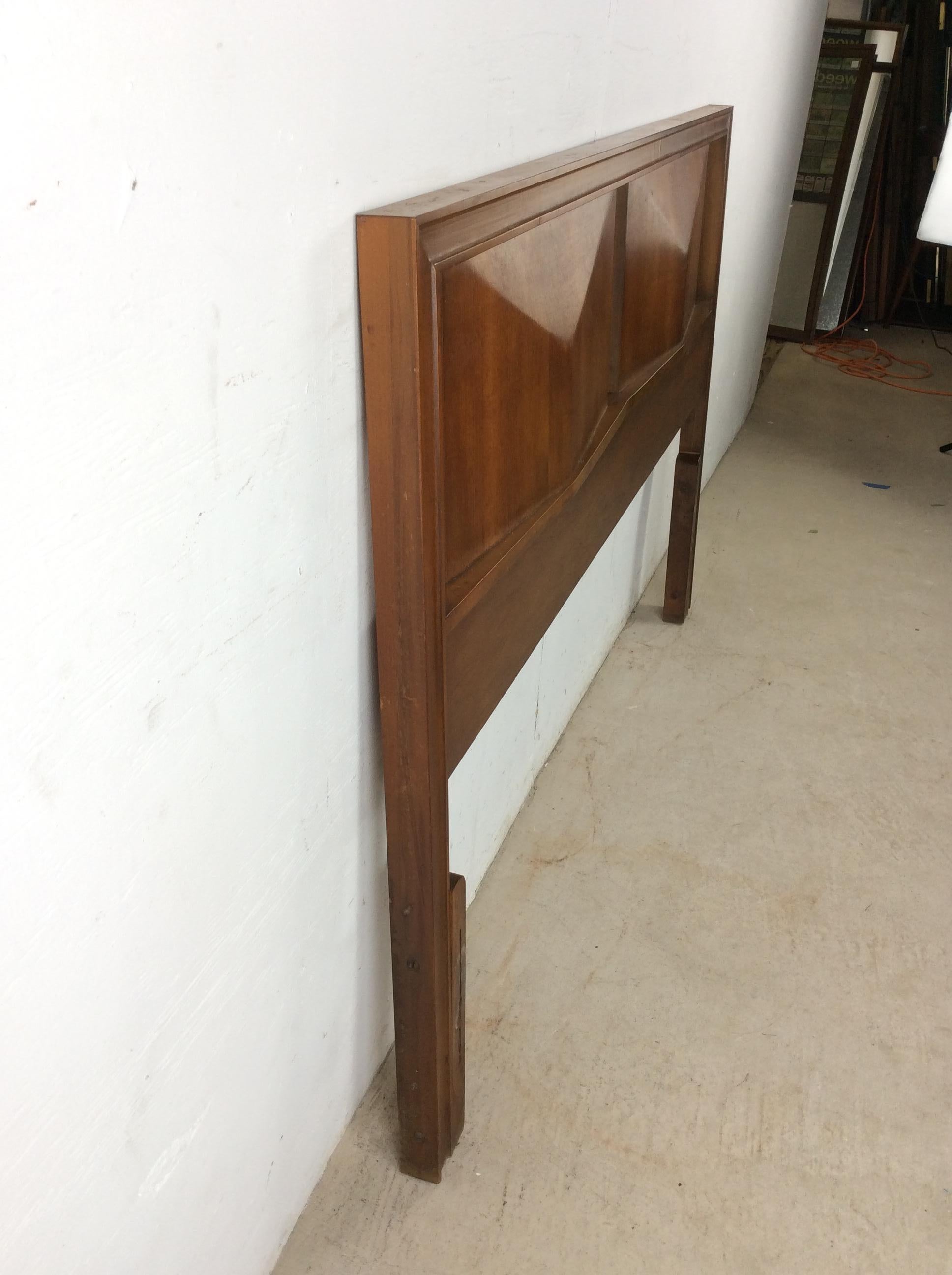 Mid Century Modern Headboard & Footboard with Beveled Detailing by Johnson Carpe en vente 5