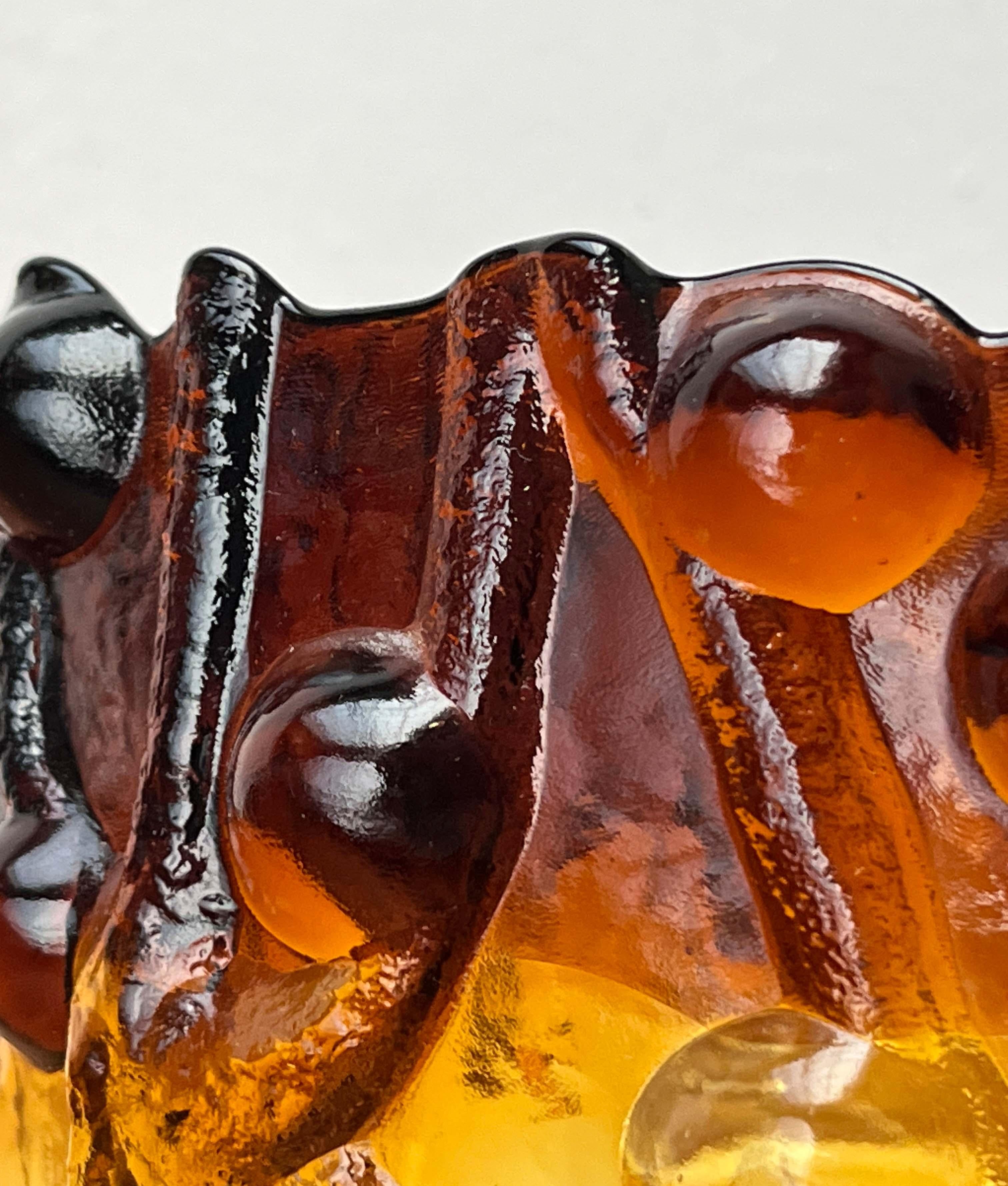 Ciotola in vetro artistico pesante di metà secolo con disegno di albero Kai Blomqvist Kumela in vendita 8