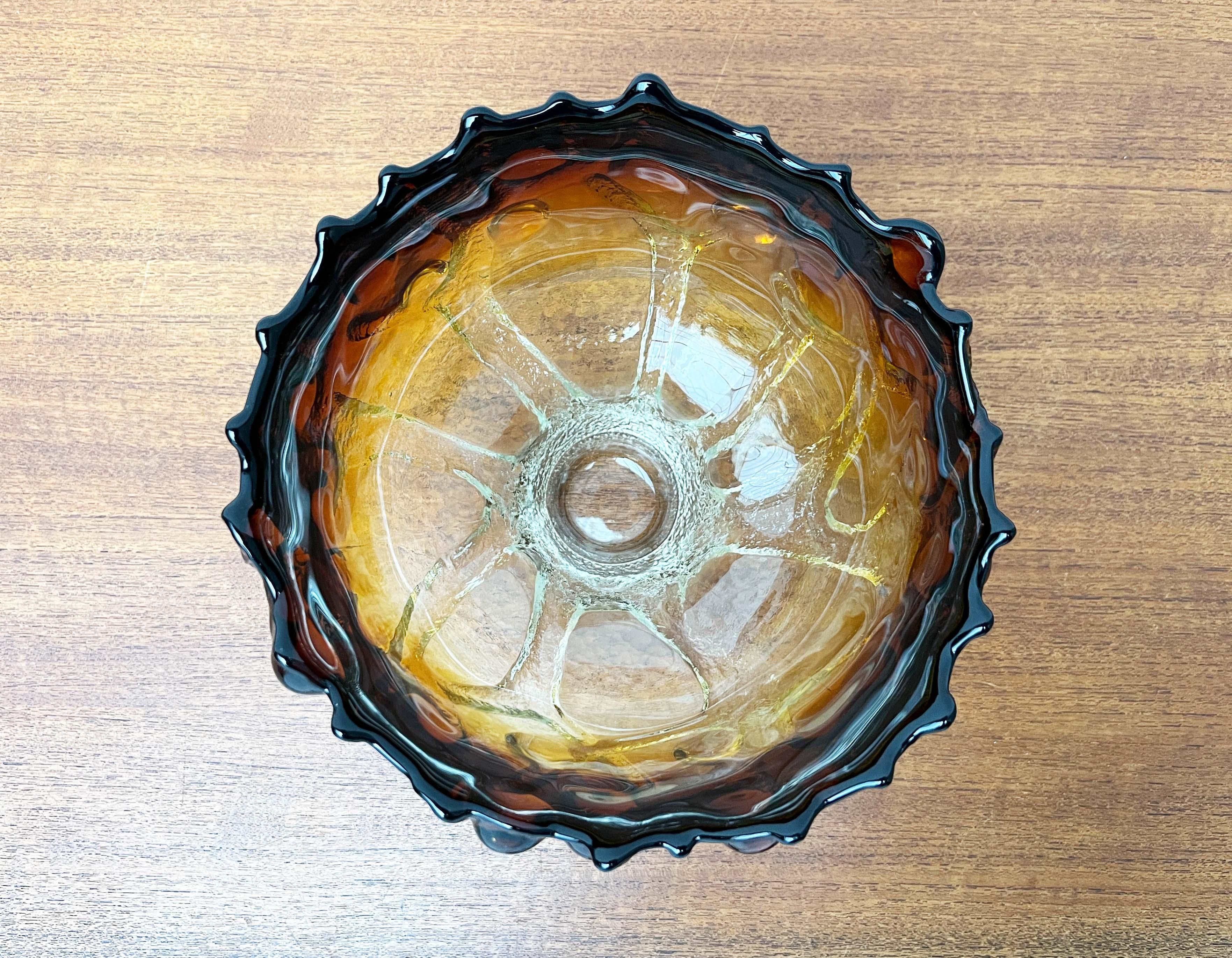 Vetro Ciotola in vetro artistico pesante di metà secolo con disegno di albero Kai Blomqvist Kumela in vendita