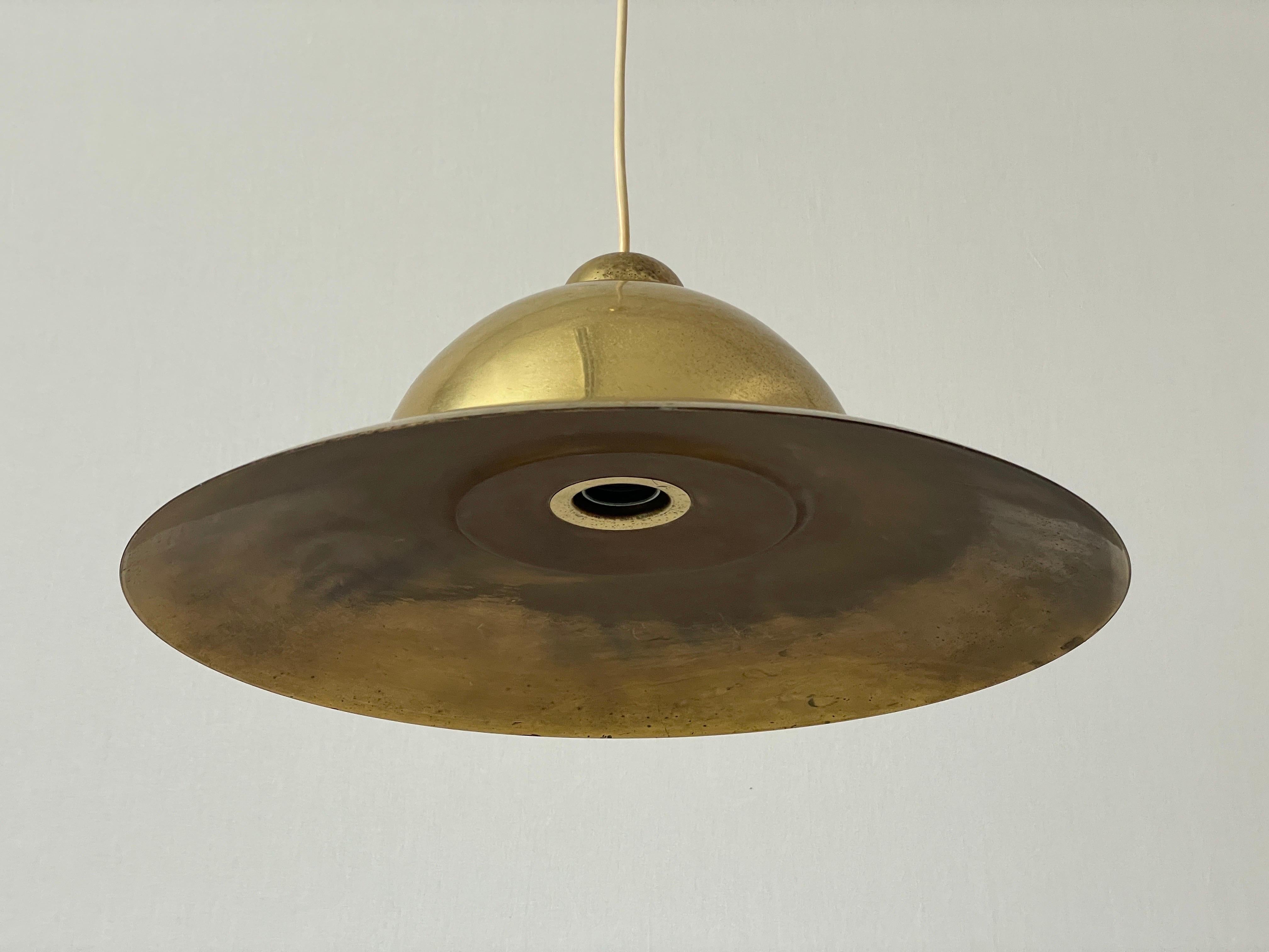 Mid-Century moderno Lampada a sospensione in ottone pesante moderna di metà secolo, anni '60, Italia in vendita