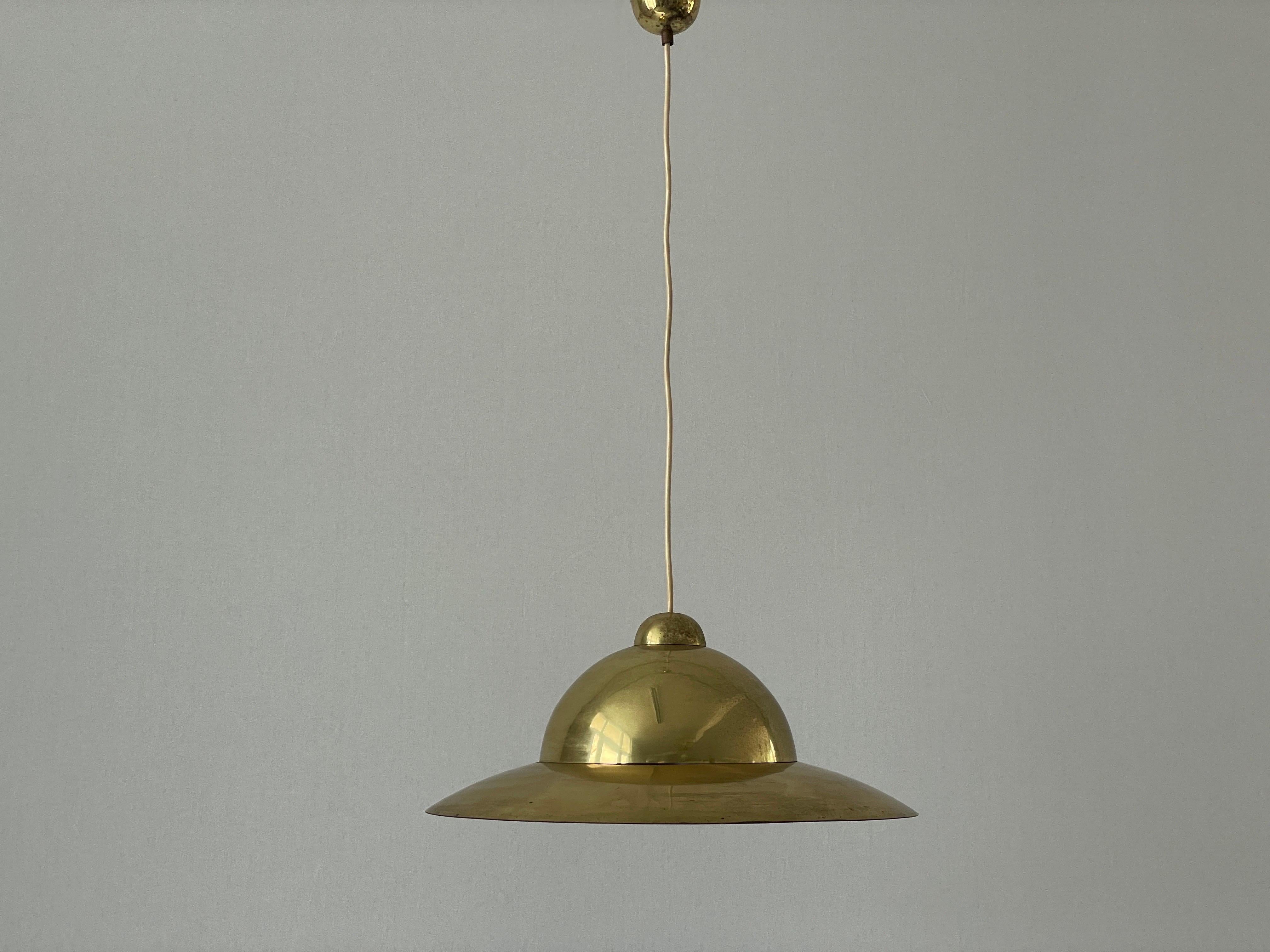 Metà XX secolo Lampada a sospensione in ottone pesante moderna di metà secolo, anni '60, Italia in vendita