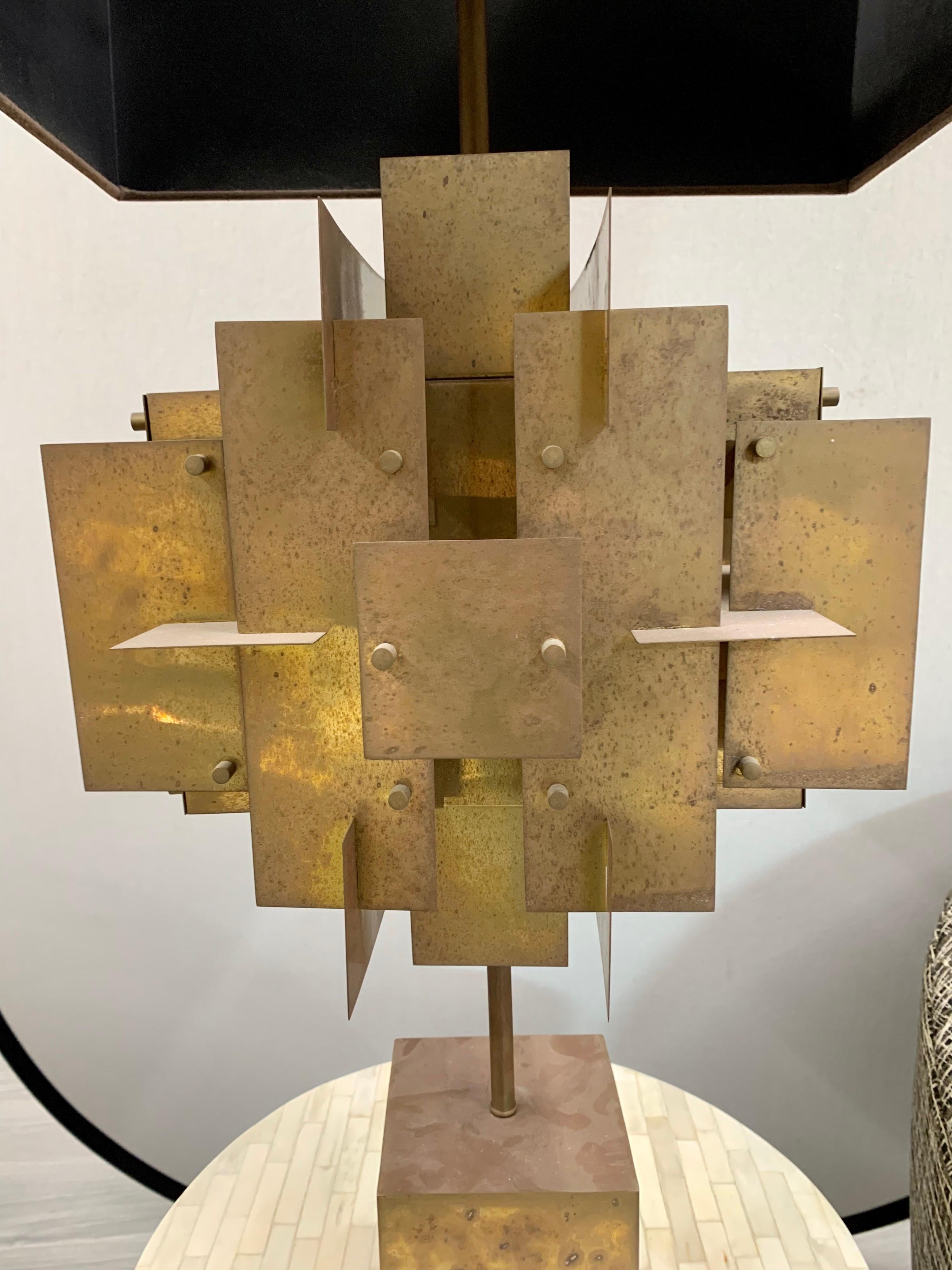 Mid-Century Modern Heavy Brutalist Tall Sculptural Metal Table Lamp In Good Condition For Sale In West Hartford, CT
