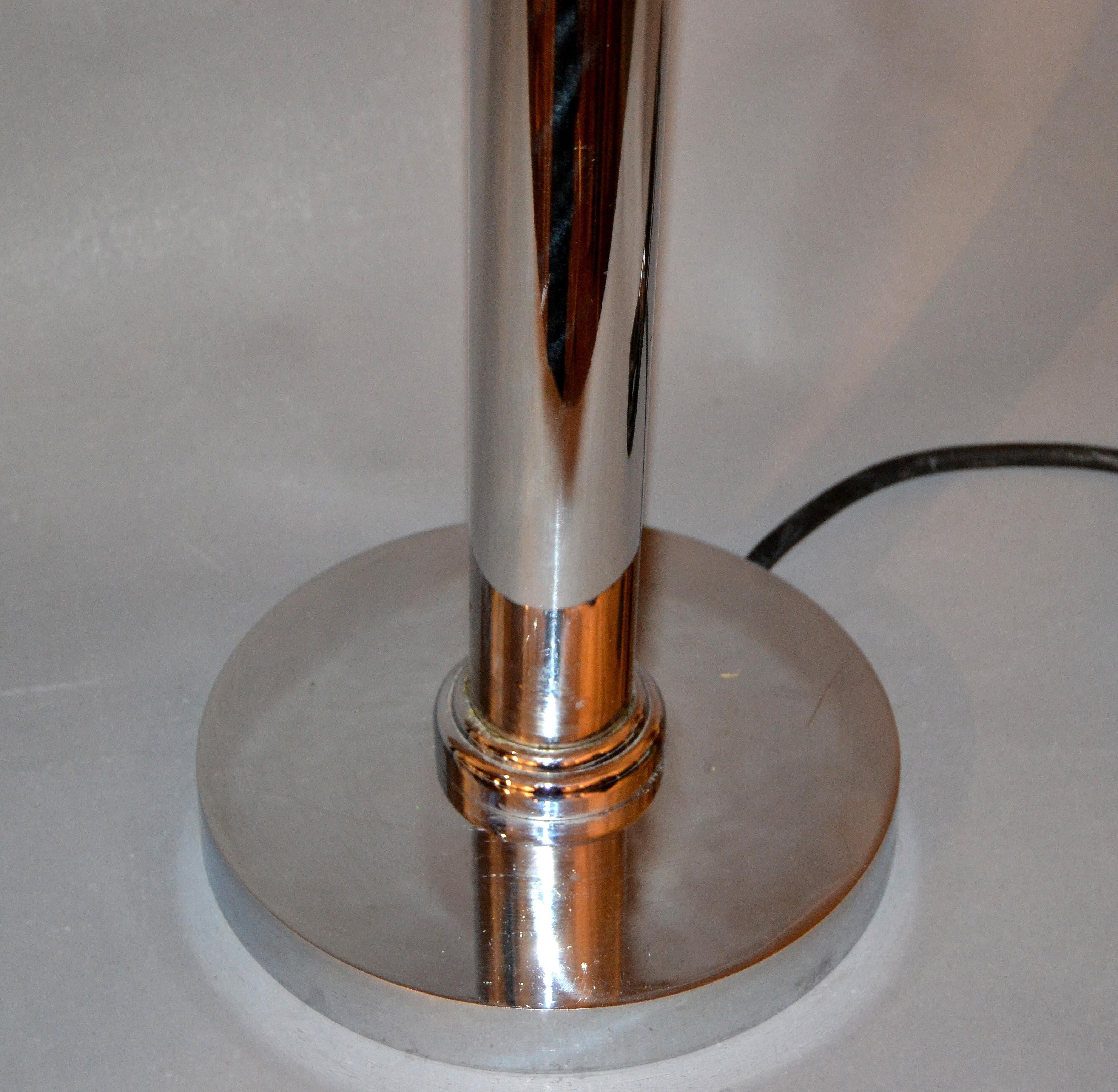 Mid-Century Modern Heavy Chrome Adjustable Cone Shade Table Lamp In Good Condition For Sale In Miami, FL