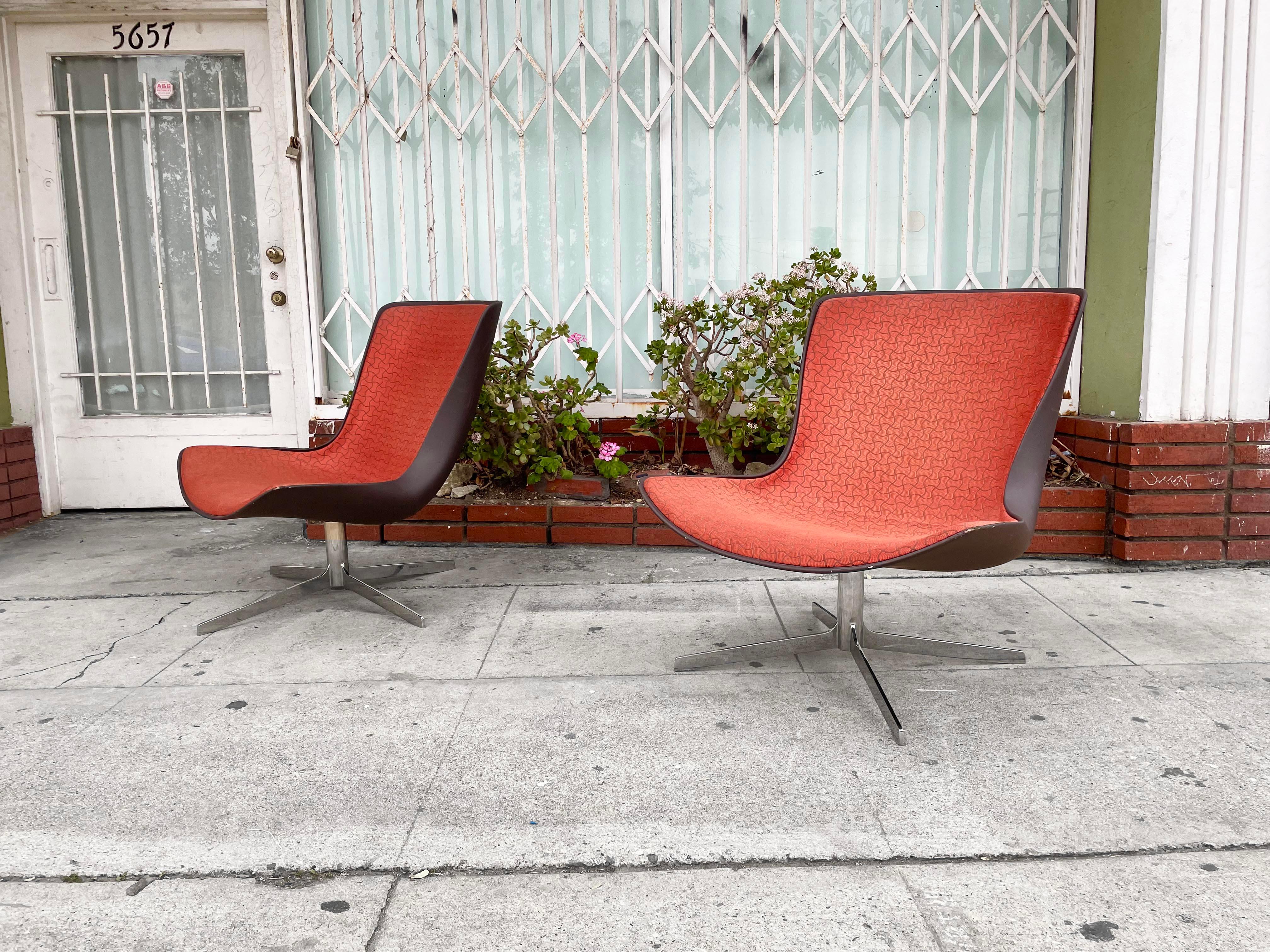 Mid-Century Modern Fauteuils pivotants chromés lourds de style moderne du milieu du siècle dernier par Bernhardt en vente