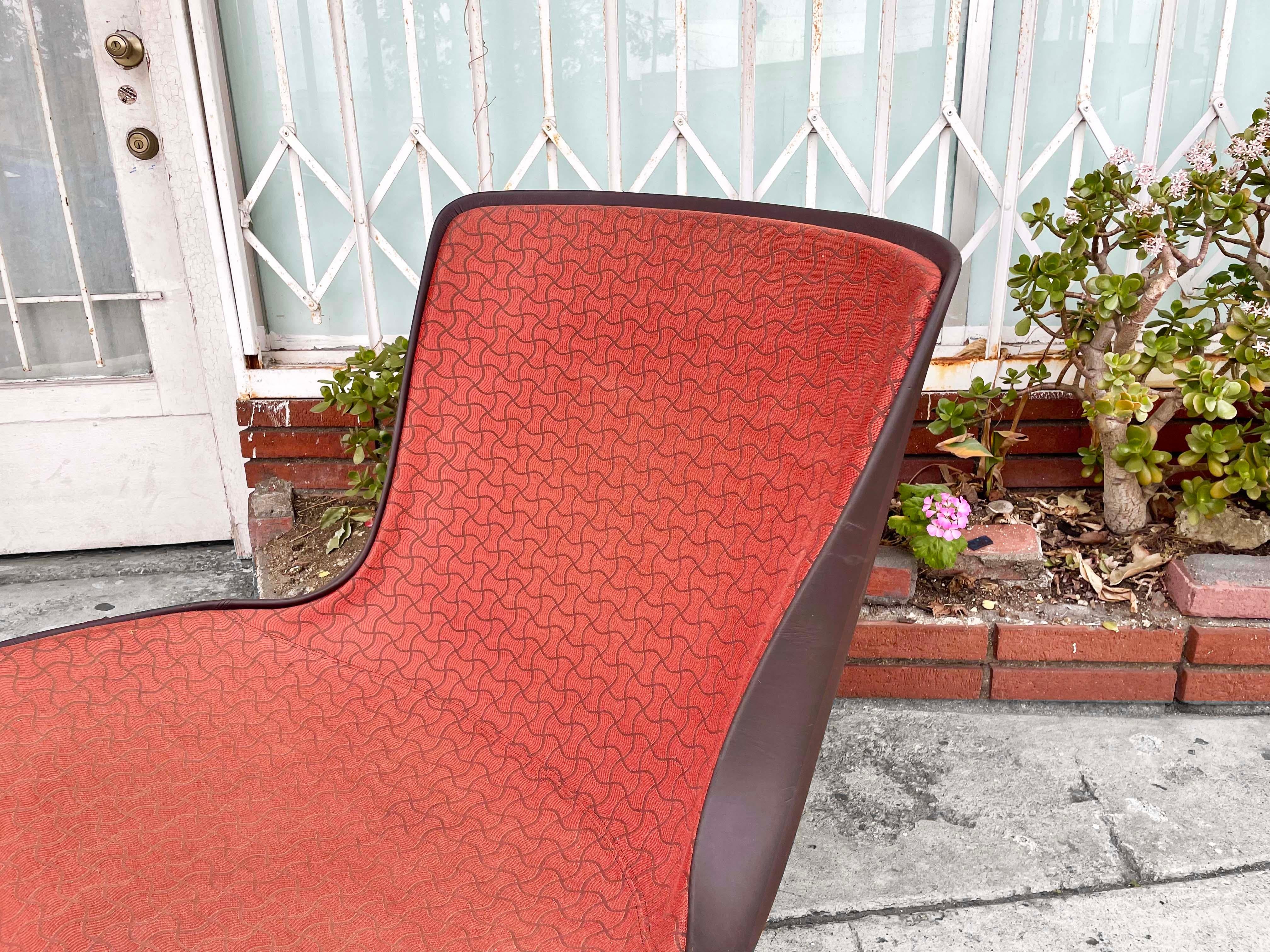 Fauteuils pivotants chromés lourds de style moderne du milieu du siècle dernier par Bernhardt Bon état - En vente à North Hollywood, CA