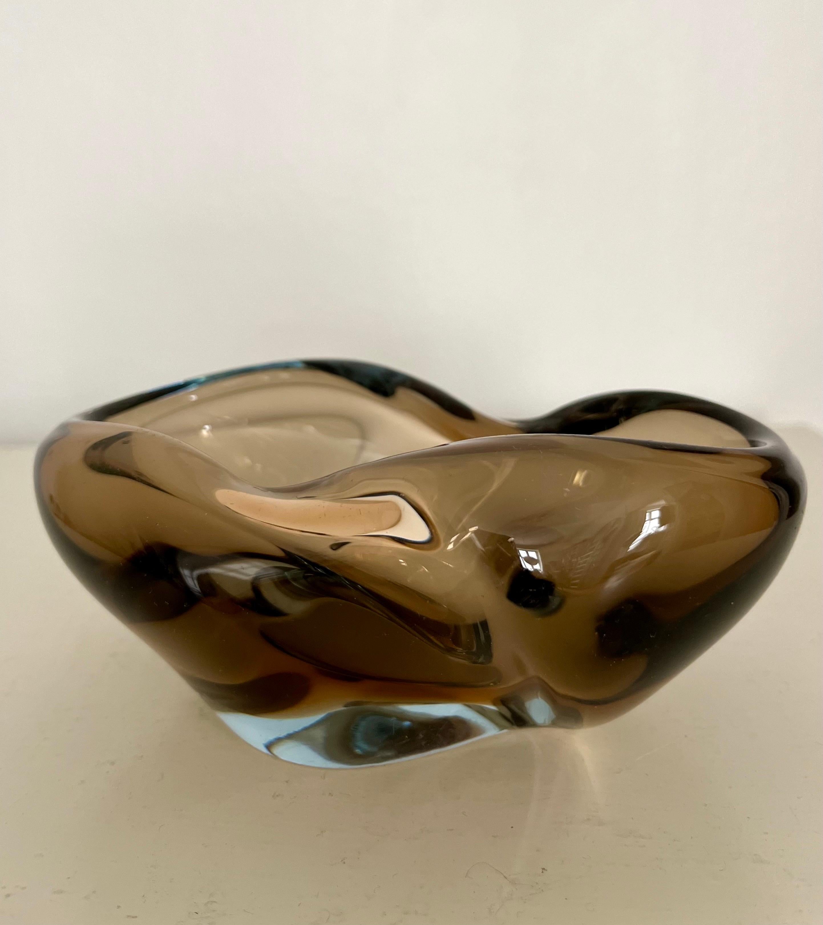 Mid-Century Modern Heavy Sculptural Glass Bowl, Finland, 1960s For Sale 4